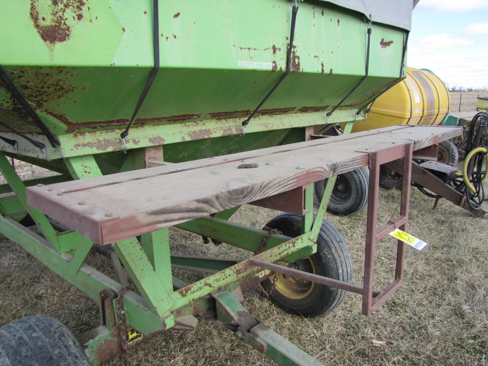 Parker 2500 seed wagon on John Deere 1065A gear, dual compartment, tarp, 15’ J&M hyd unload auger - Image 8 of 31
