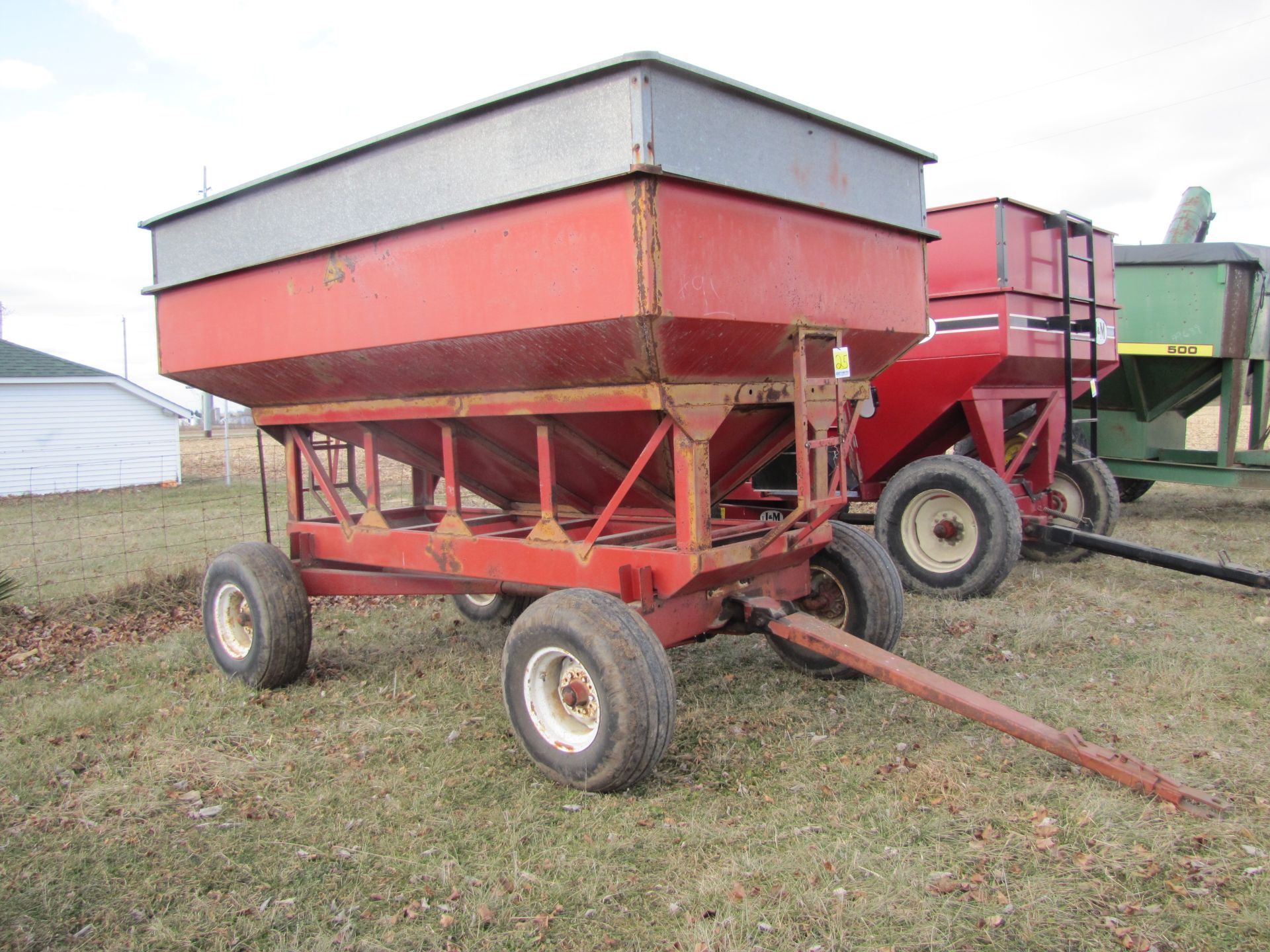 BII 335 deluxe gravity wagon, 12.5 SR15 tires, SN 13639