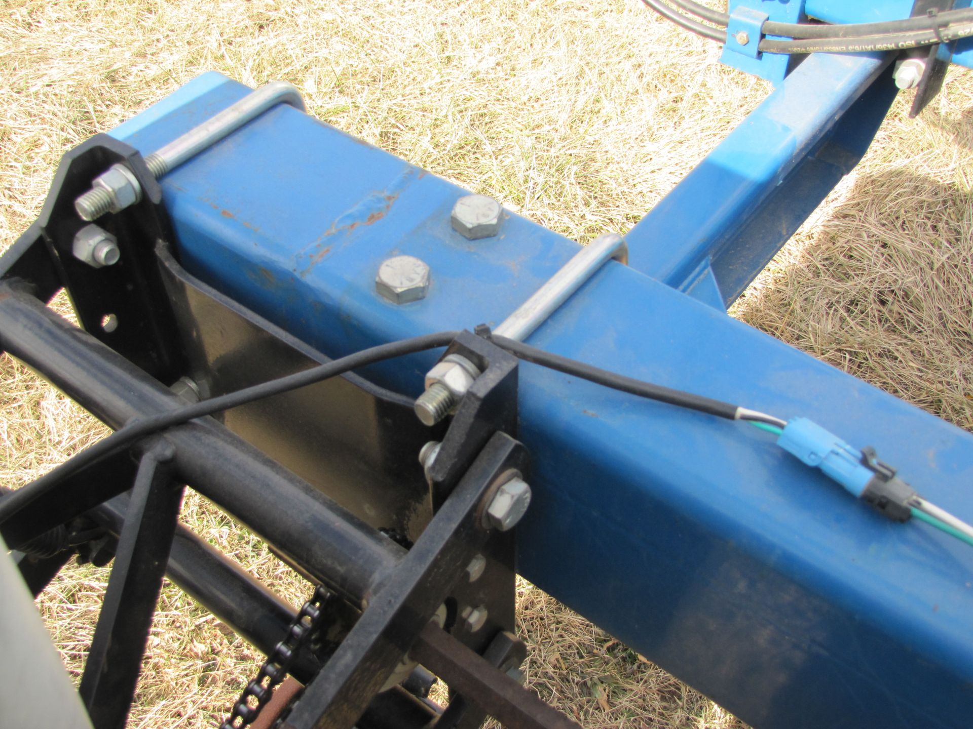 Kinze 3000 6-row planter w/ splitter (plus extra row), double frame, 30’’, hyd markers, SN 643197 - Image 41 of 45