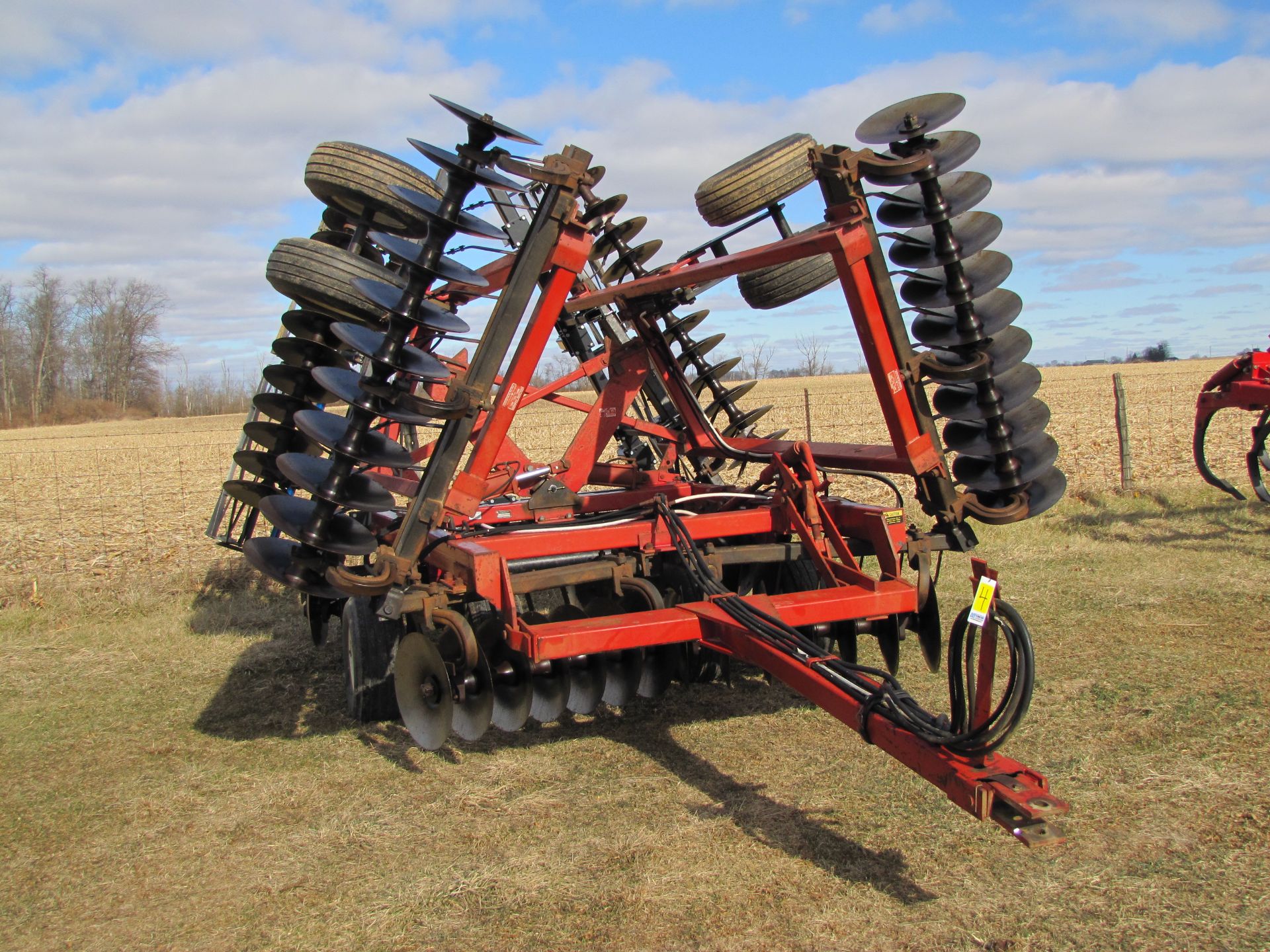 22’ Case IH 496 disc, rock flex, 7 ½’’ spacing, 9.5L-14 tires, Remlinger single rolling basket - Image 8 of 31