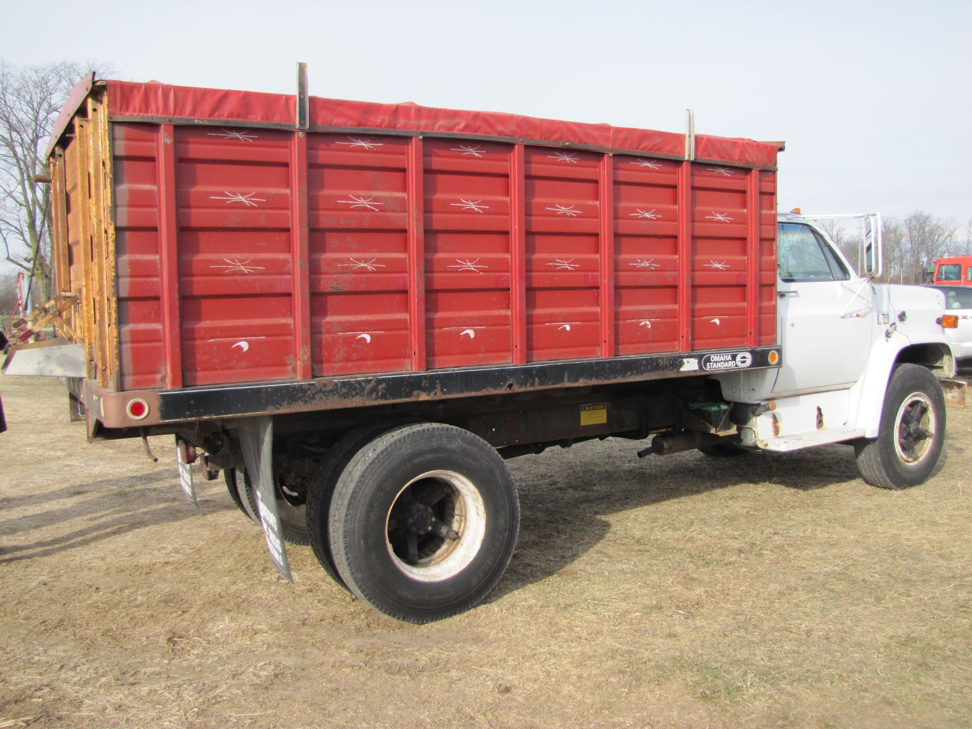 1983 Chevrolet C70 grain truck, 366 gas, 5+2 speed, single axle, 11R22.5 tires, shows 51,791 miles - Image 32 of 54