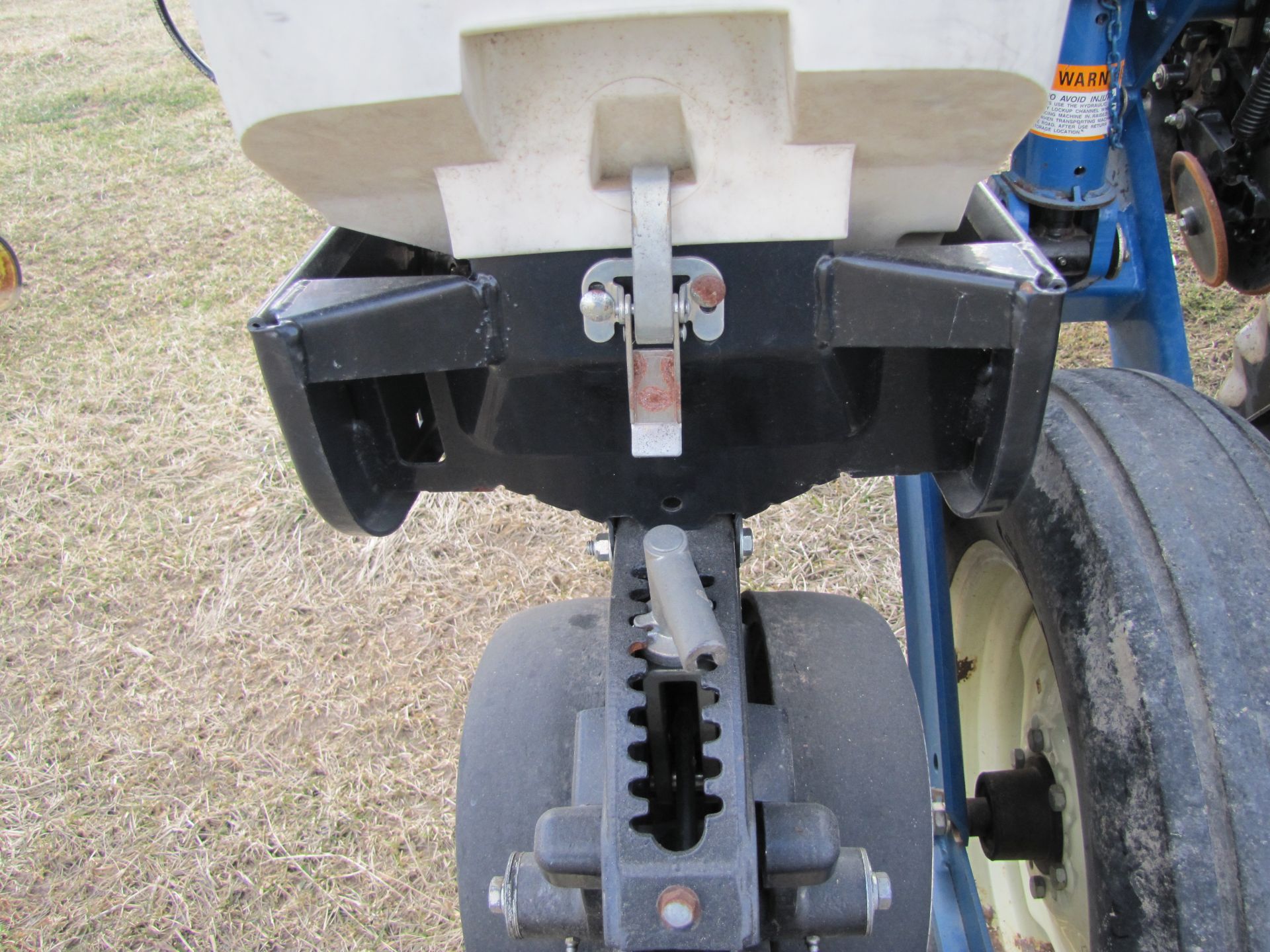 Kinze 3000 6-row planter w/ splitter (plus extra row), double frame, 30’’, hyd markers, SN 643197 - Image 26 of 45