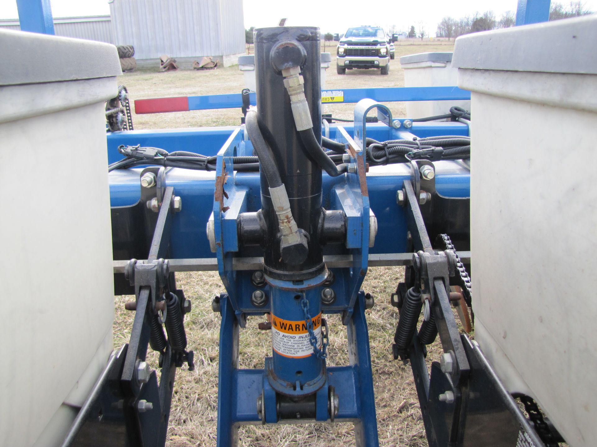 Kinze 3000 6-row planter w/ splitter (plus extra row), double frame, 30’’, hyd markers, SN 643197 - Image 27 of 45