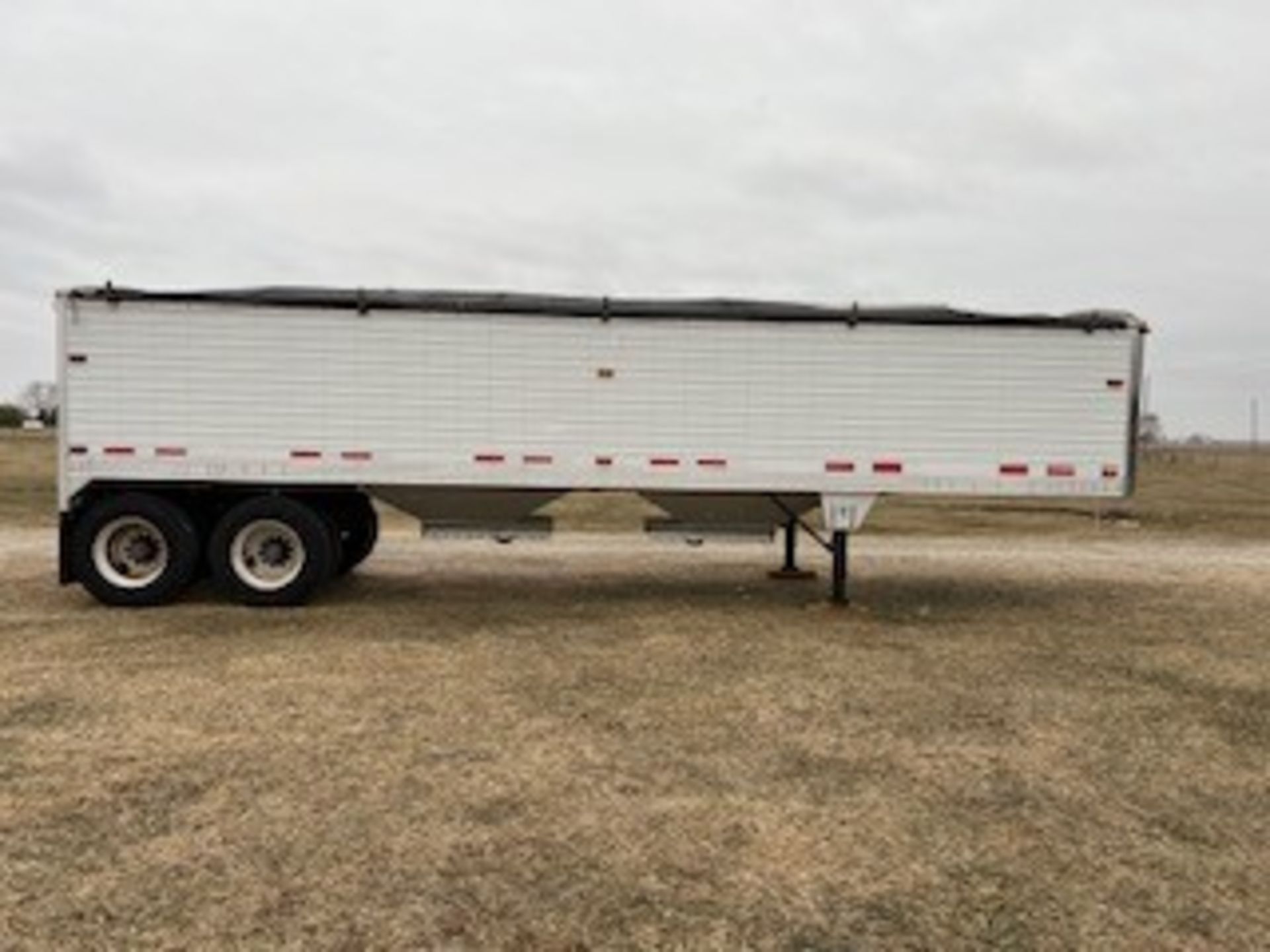 34’ 2006 Timpte hopper bottom, 11R24.5L tires, roll tarp, VIN 1TDH335206B108993 - Image 3 of 34