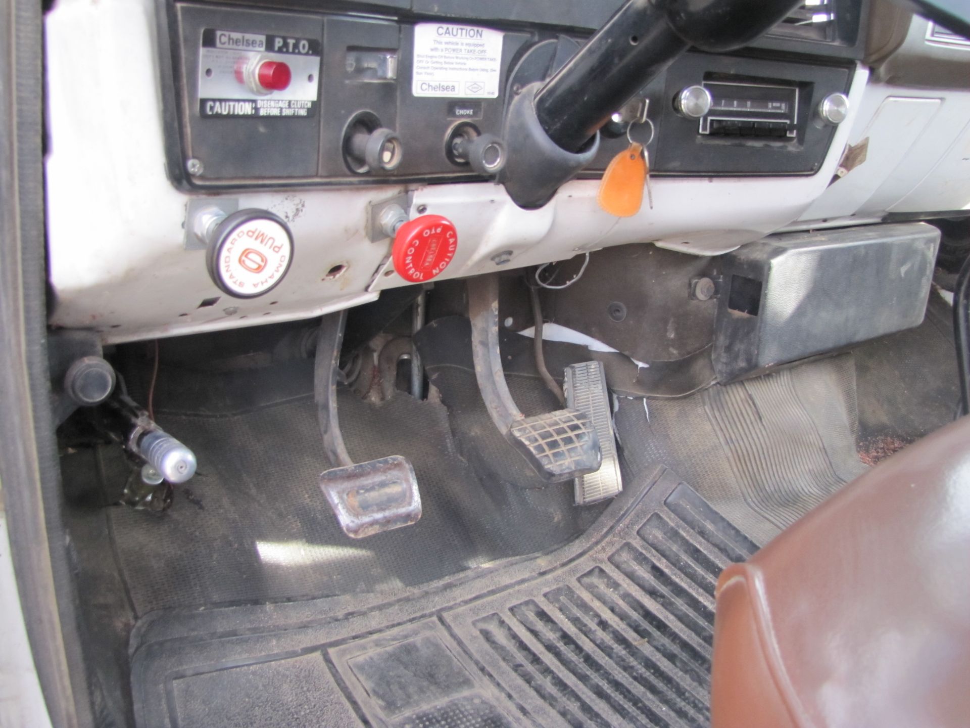 1983 Chevrolet C70 grain truck, 366 gas, 5+2 speed, single axle, 11R22.5 tires, shows 51,791 miles - Image 19 of 54