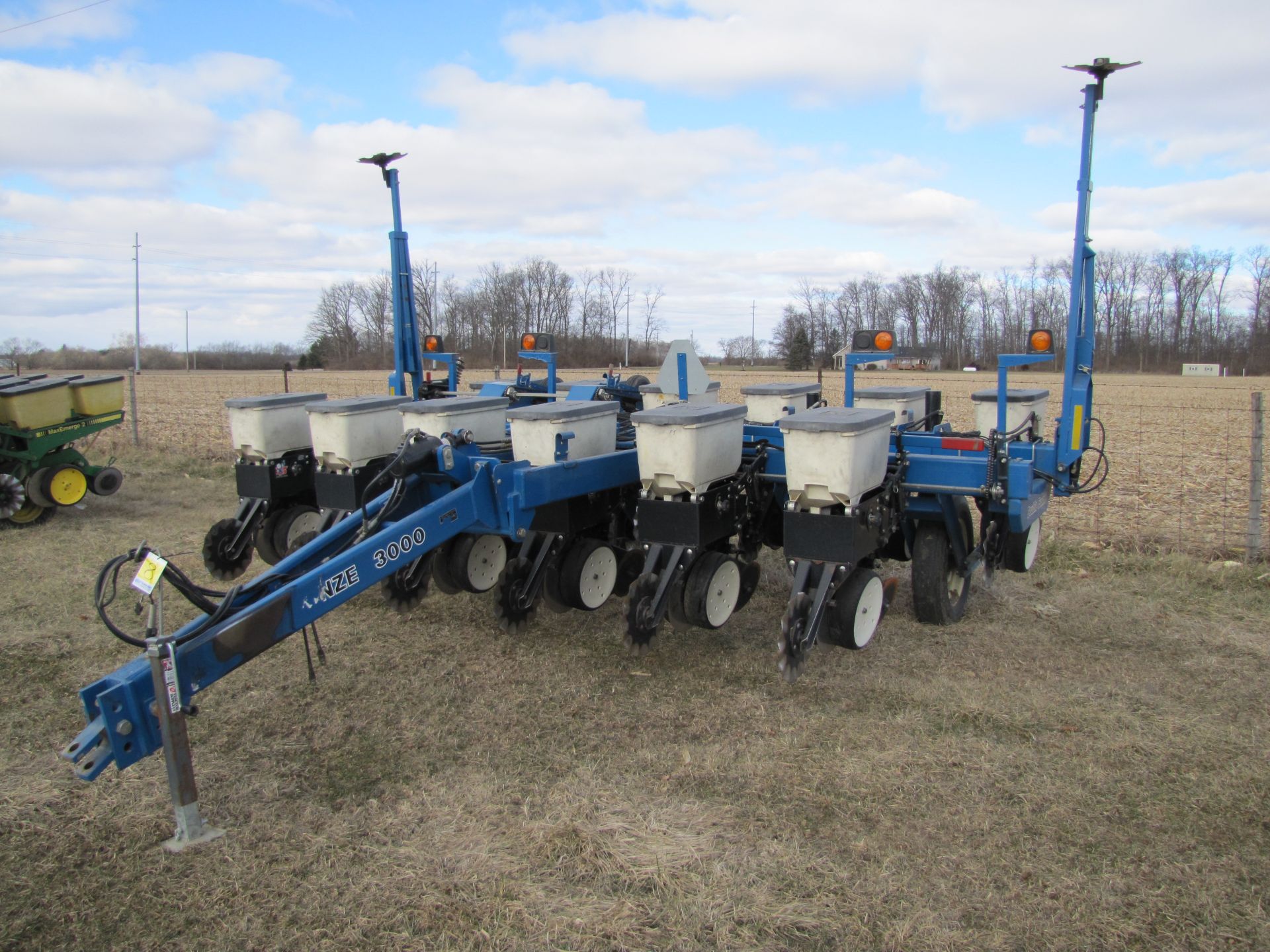 Kinze 3000 6-row planter w/ splitter (plus extra row), double frame, 30’’, hyd markers, SN 643197