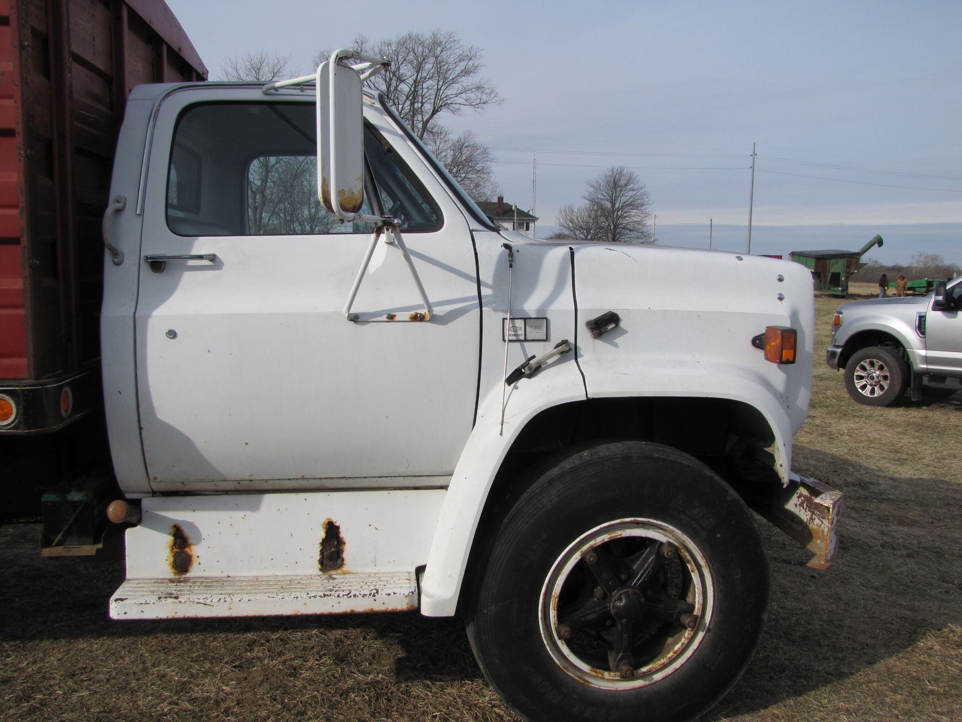 1983 Chevrolet C70 grain truck, 366 gas, 5+2 speed, single axle, 11R22.5 tires, shows 51,791 miles - Image 5 of 54