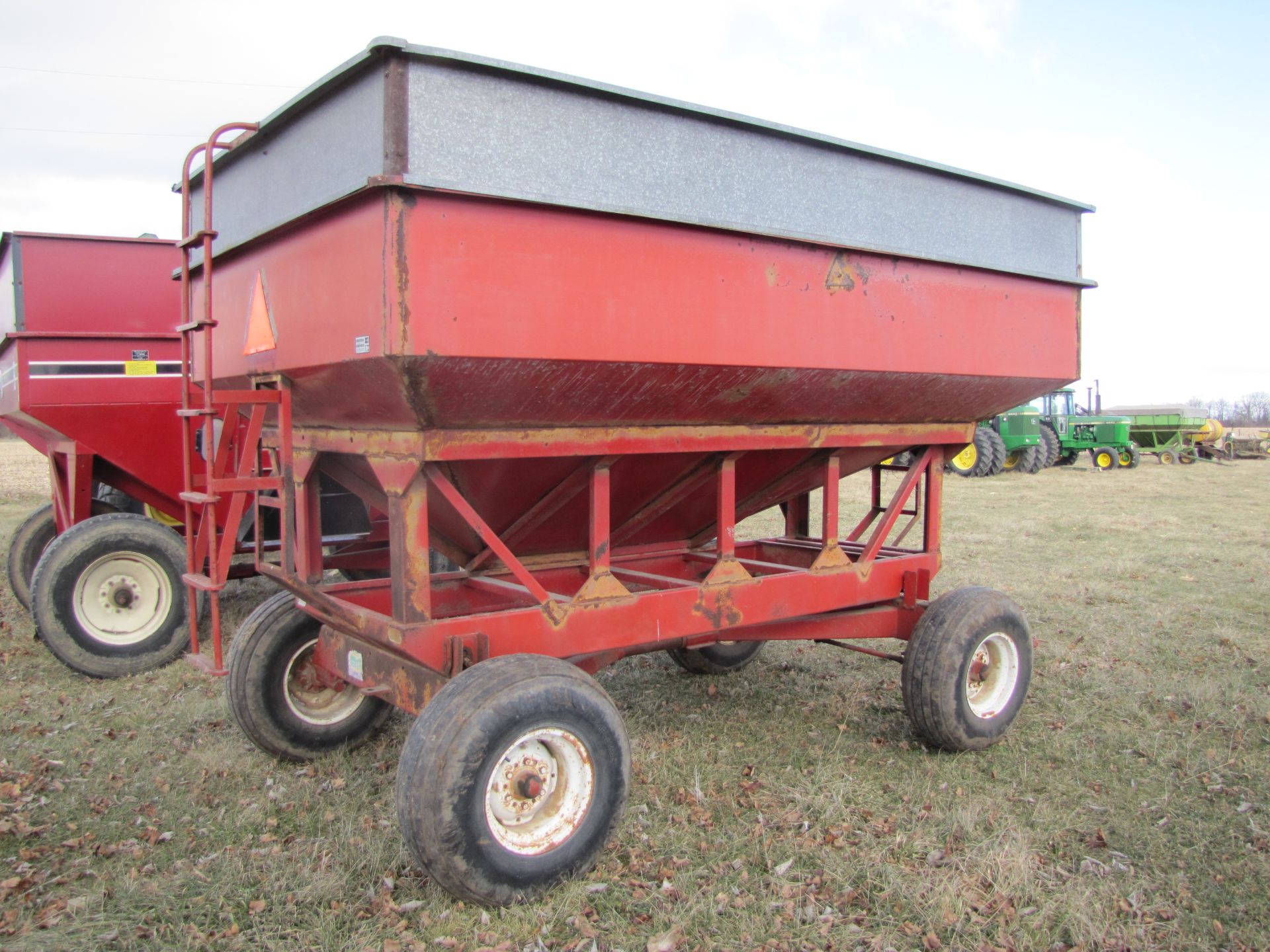 BII 335 deluxe gravity wagon, 12.5 SR15 tires, SN 13639 - Image 5 of 21