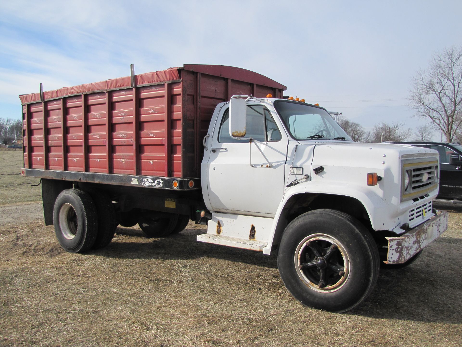 1983 Chevrolet C70 grain truck, 366 gas, 5+2 speed, single axle, 11R22.5 tires, shows 51,791 miles - Image 3 of 54