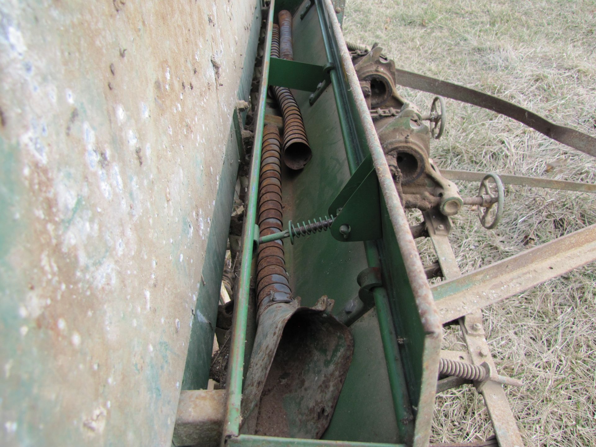 9’ John Deere Van Brunt end wheel drill, 7’’ spacing, grass seed box, SN5610 - Image 29 of 32