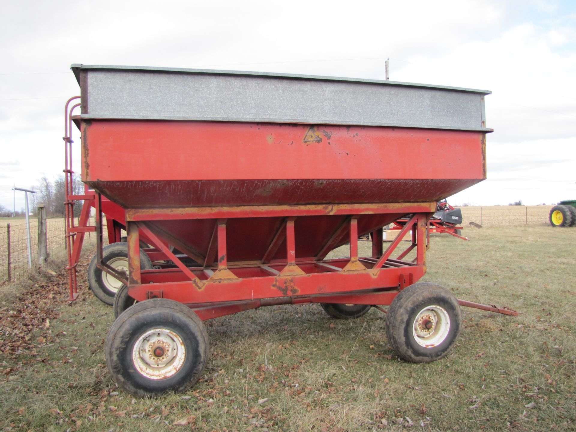 BII 335 deluxe gravity wagon, 12.5 SR15 tires, SN 13639 - Image 6 of 21