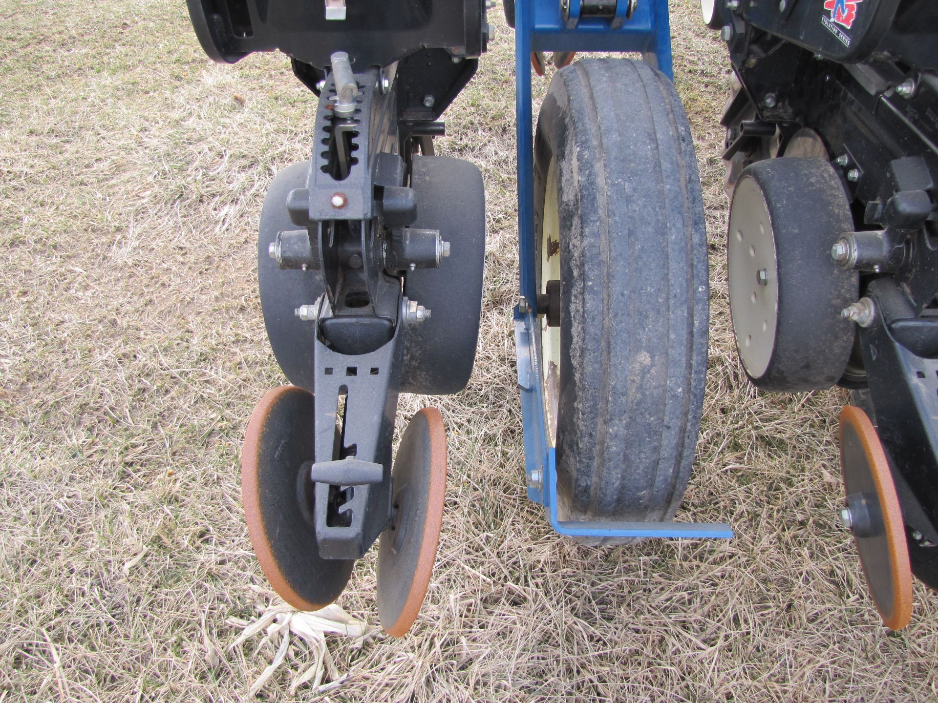 Kinze 3000 6-row planter w/ splitter (plus extra row), double frame, 30’’, hyd markers, SN 643197 - Image 25 of 45