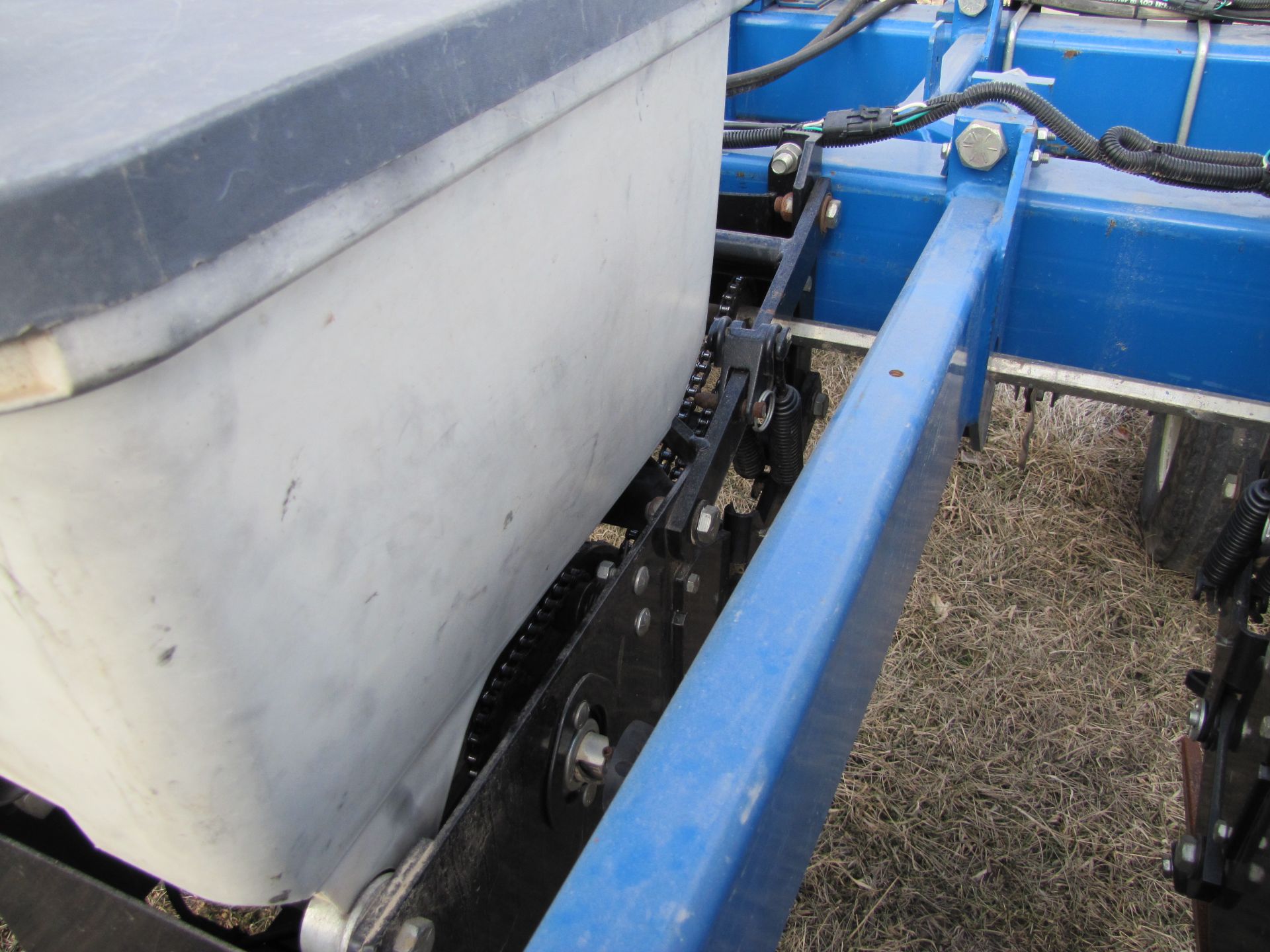 Kinze 3000 6-row planter w/ splitter (plus extra row), double frame, 30’’, hyd markers, SN 643197 - Image 19 of 45