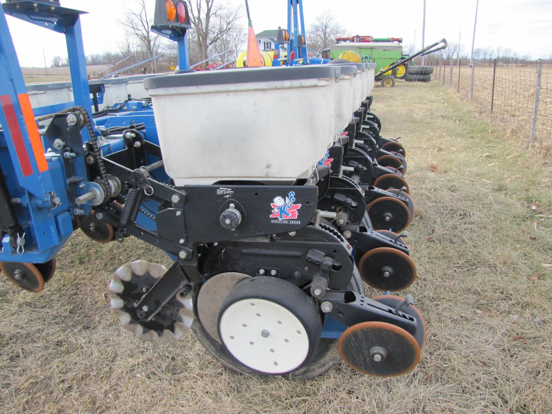 Kinze 3000 6-row planter w/ splitter (plus extra row), double frame, 30’’, hyd markers, SN 643197 - Image 24 of 45