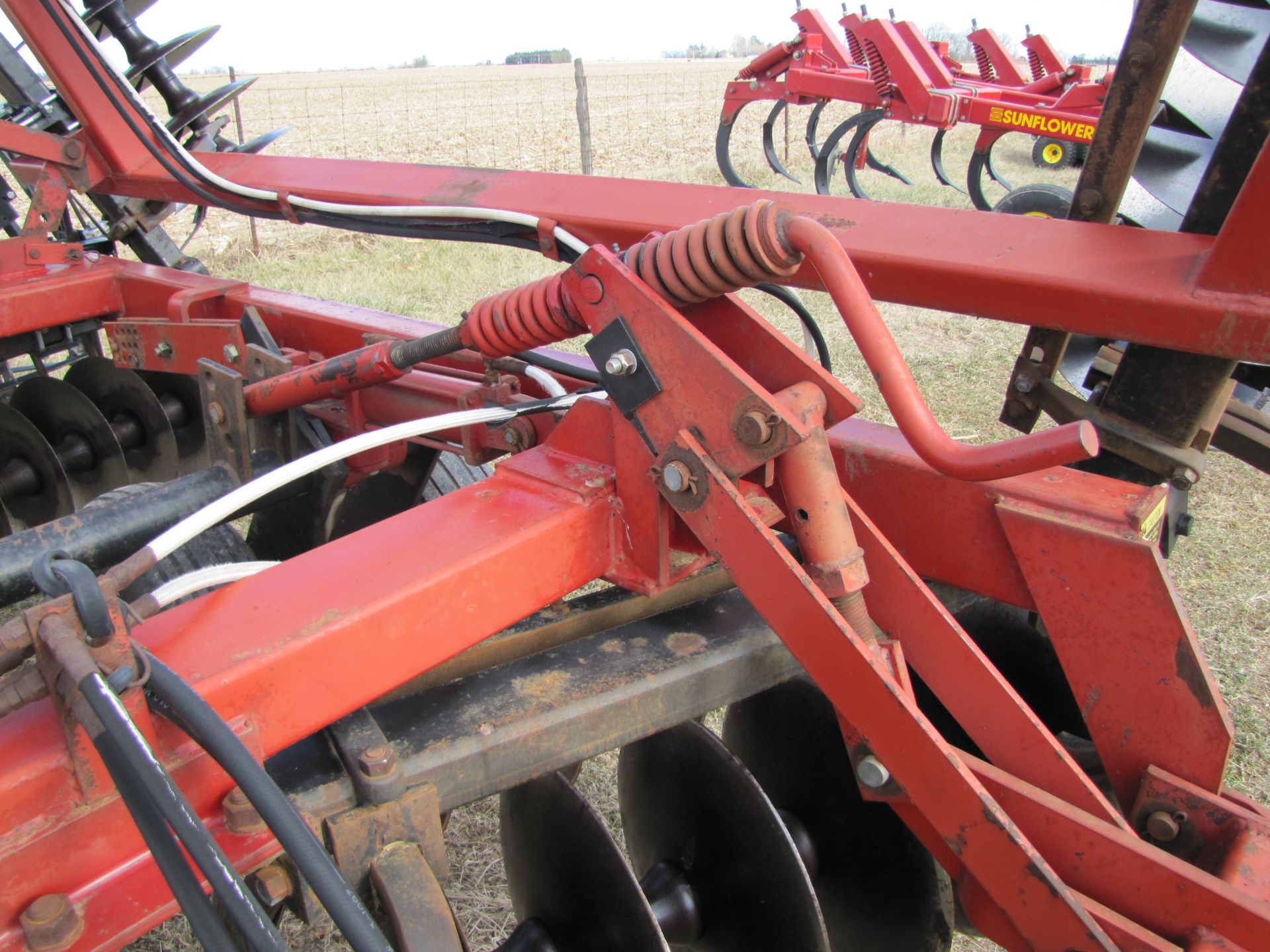 22’ Case IH 496 disc, rock flex, 7 ½’’ spacing, 9.5L-14 tires, Remlinger single rolling basket - Image 25 of 31