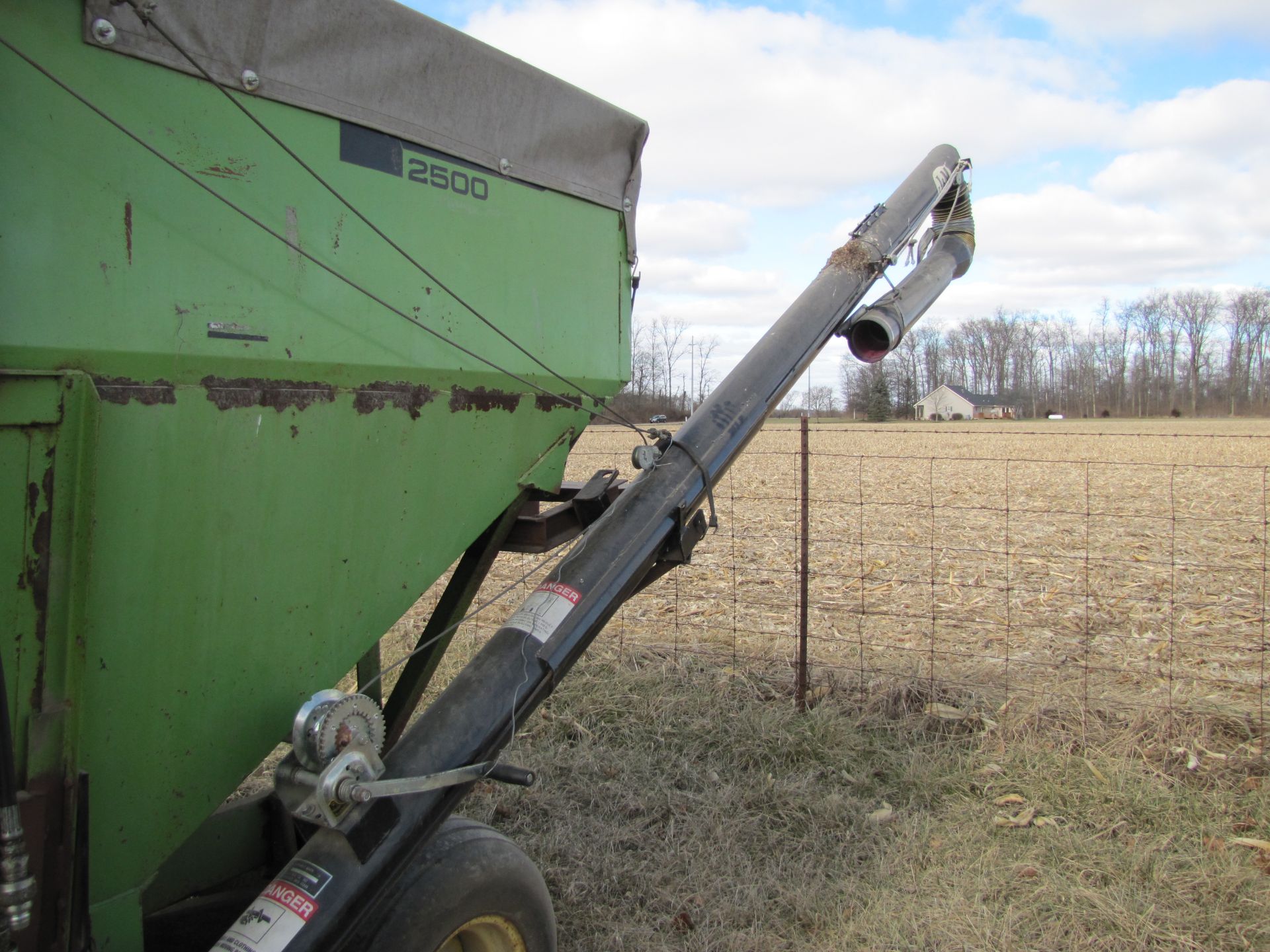 Parker 2500 seed wagon on John Deere 1065A gear, dual compartment, tarp, 15’ J&M hyd unload auger - Image 13 of 31