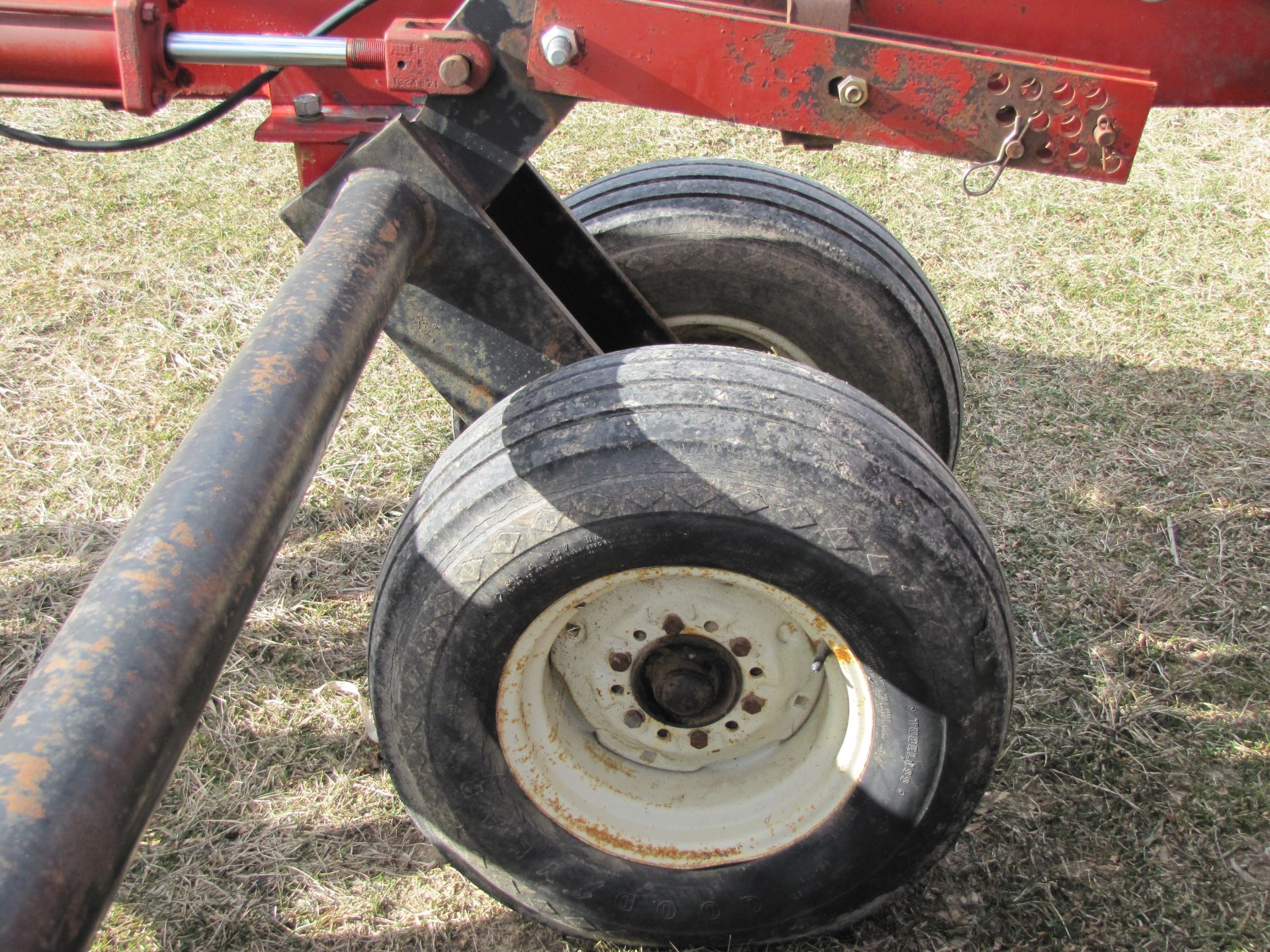 22’ Case IH 496 disc, rock flex, 7 ½’’ spacing, 9.5L-14 tires, Remlinger single rolling basket - Image 17 of 31