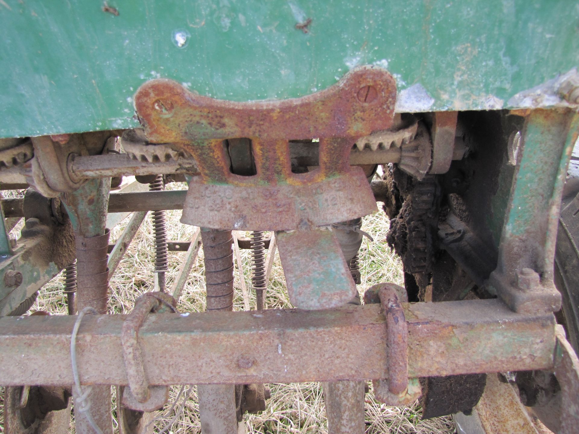 9’ John Deere Van Brunt end wheel drill, 7’’ spacing, grass seed box, SN5610 - Image 26 of 32