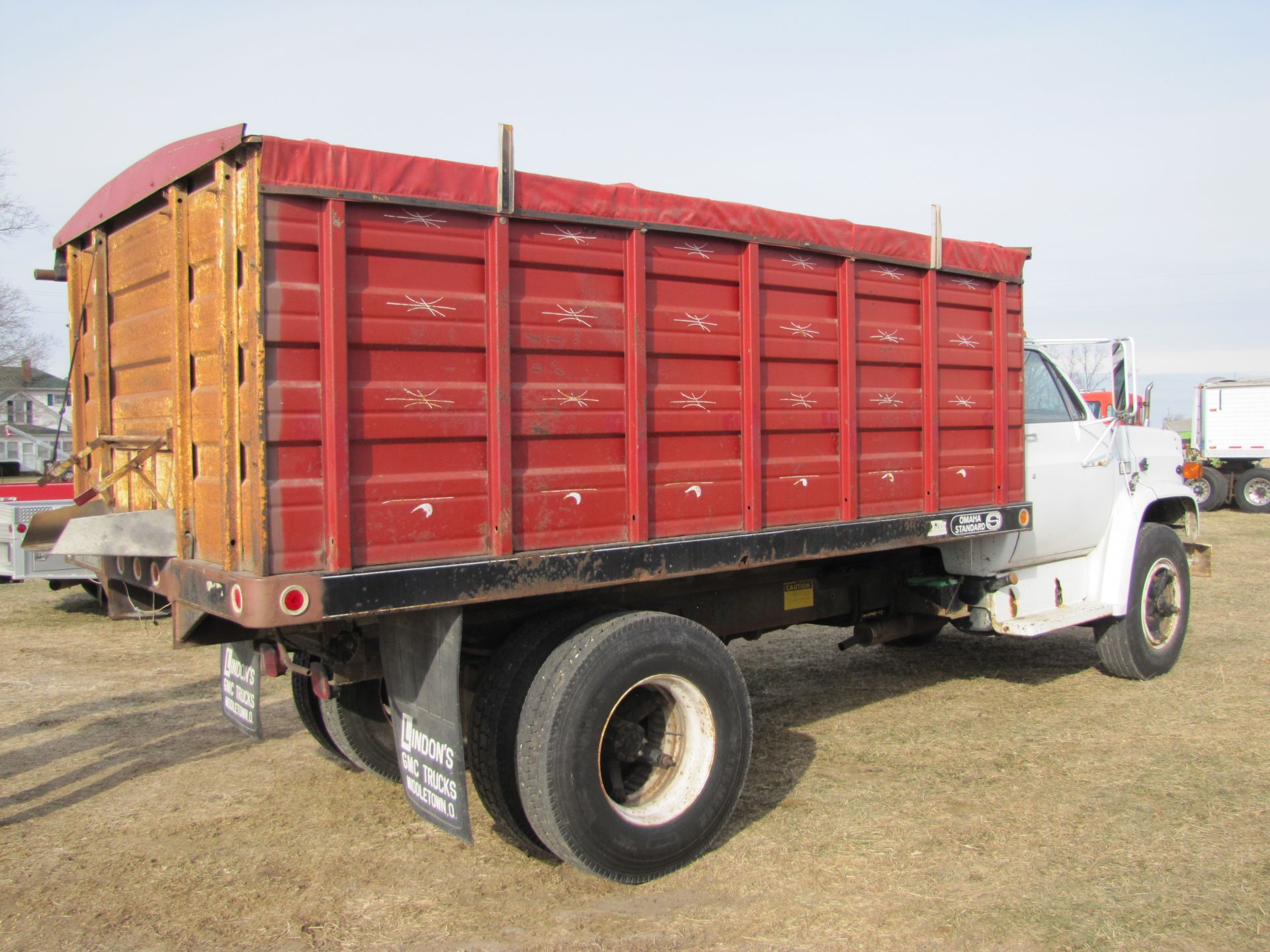 1983 Chevrolet C70 grain truck, 366 gas, 5+2 speed, single axle, 11R22.5 tires, shows 51,791 miles - Image 31 of 54