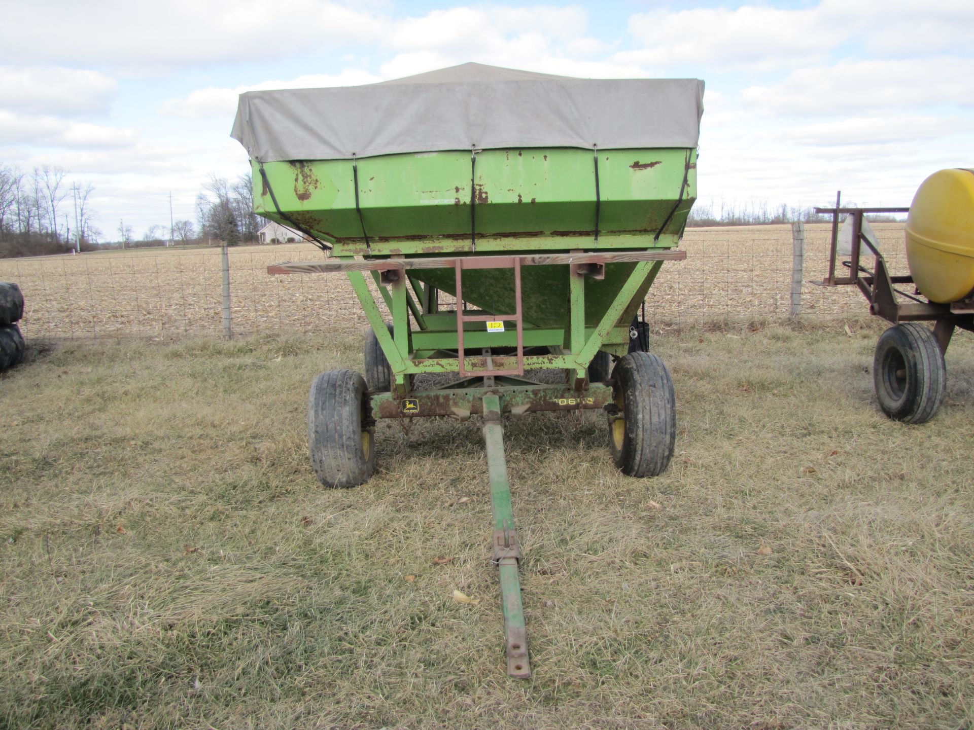 Parker 2500 seed wagon on John Deere 1065A gear, dual compartment, tarp, 15’ J&M hyd unload auger - Image 7 of 31