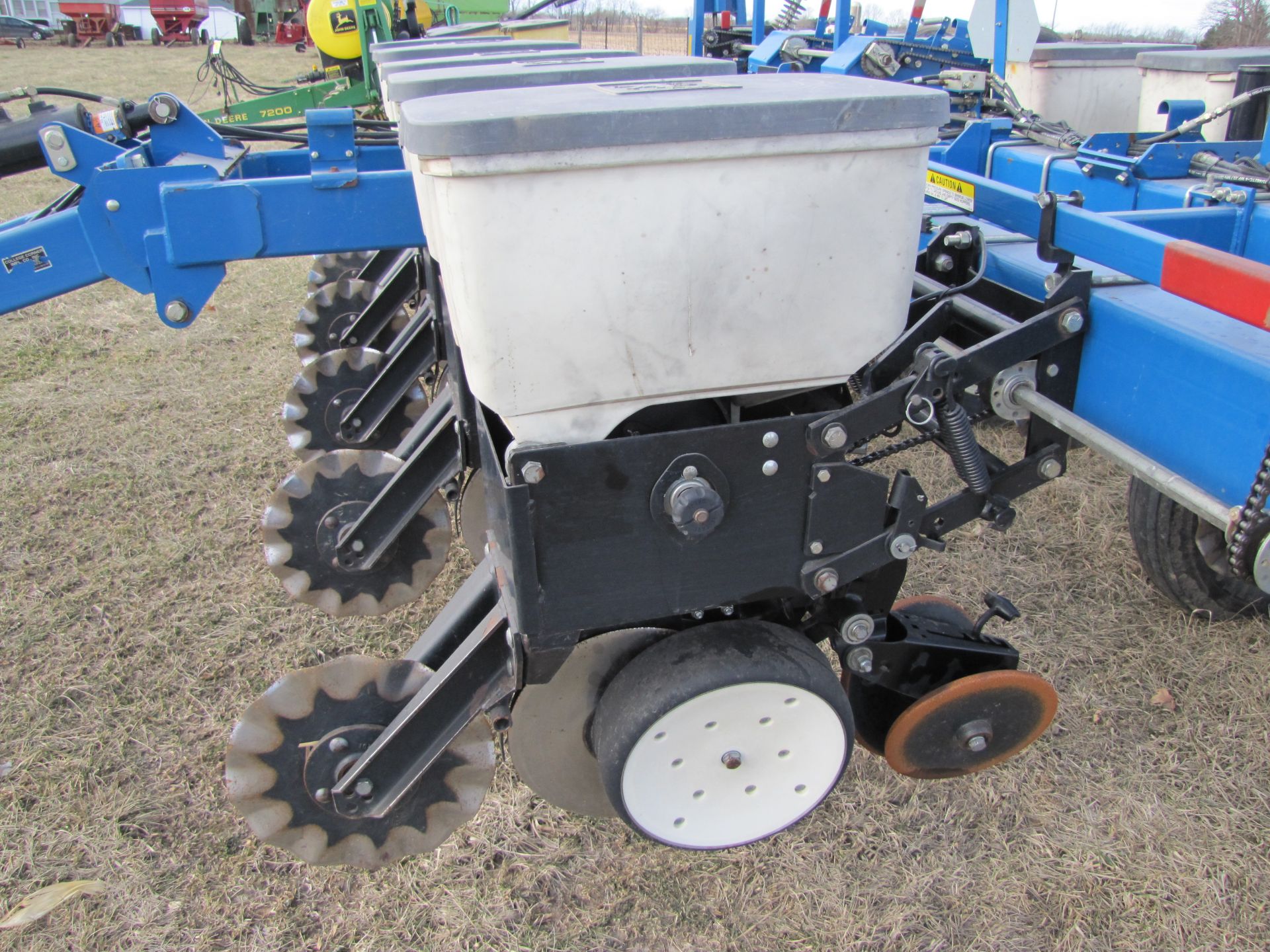 Kinze 3000 6-row planter w/ splitter (plus extra row), double frame, 30’’, hyd markers, SN 643197 - Image 12 of 45