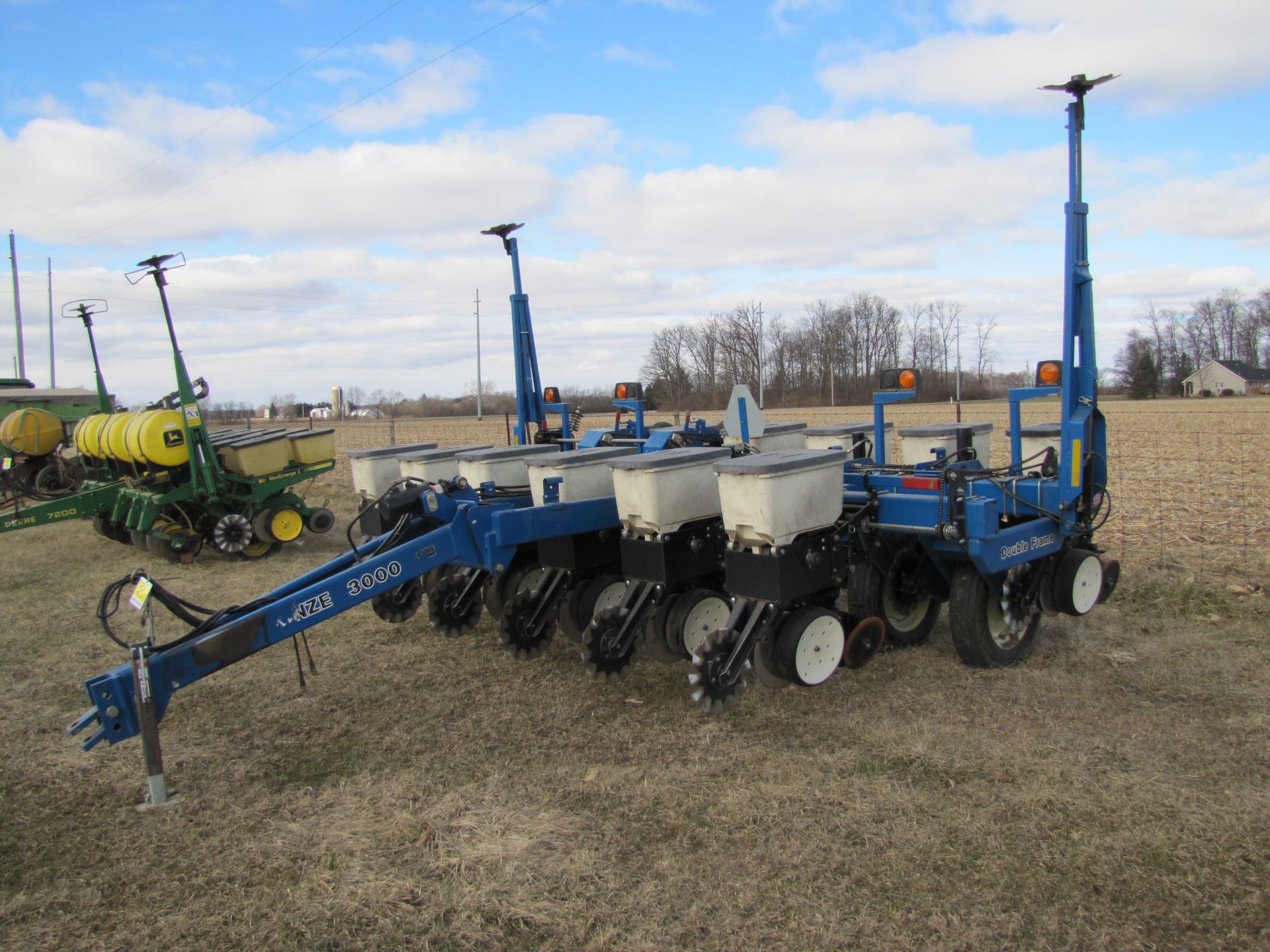 Kinze 3000 6-row planter w/ splitter (plus extra row), double frame, 30’’, hyd markers, SN 643197 - Image 2 of 45