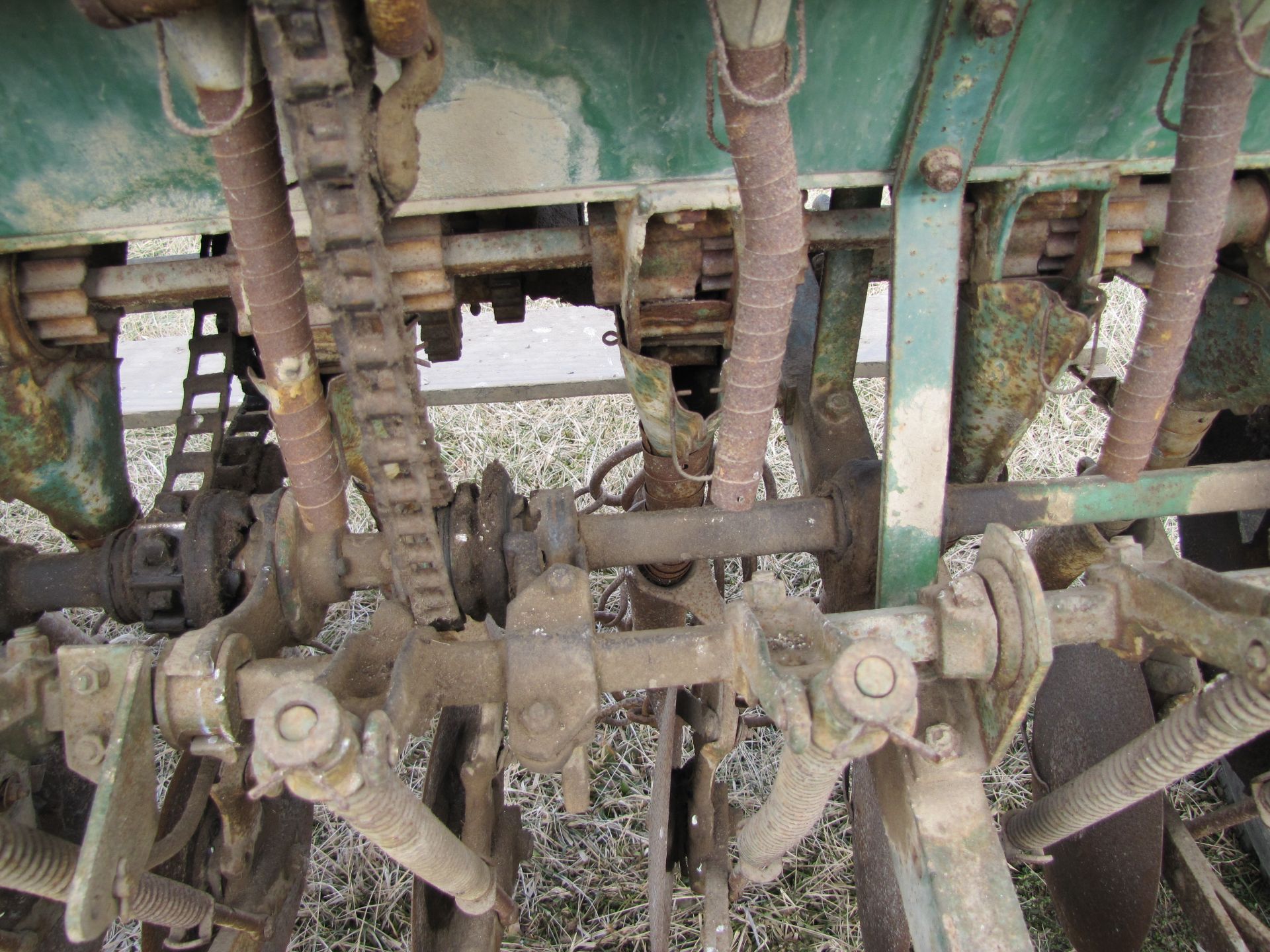 9’ John Deere Van Brunt end wheel drill, 7’’ spacing, grass seed box, SN5610 - Image 14 of 32
