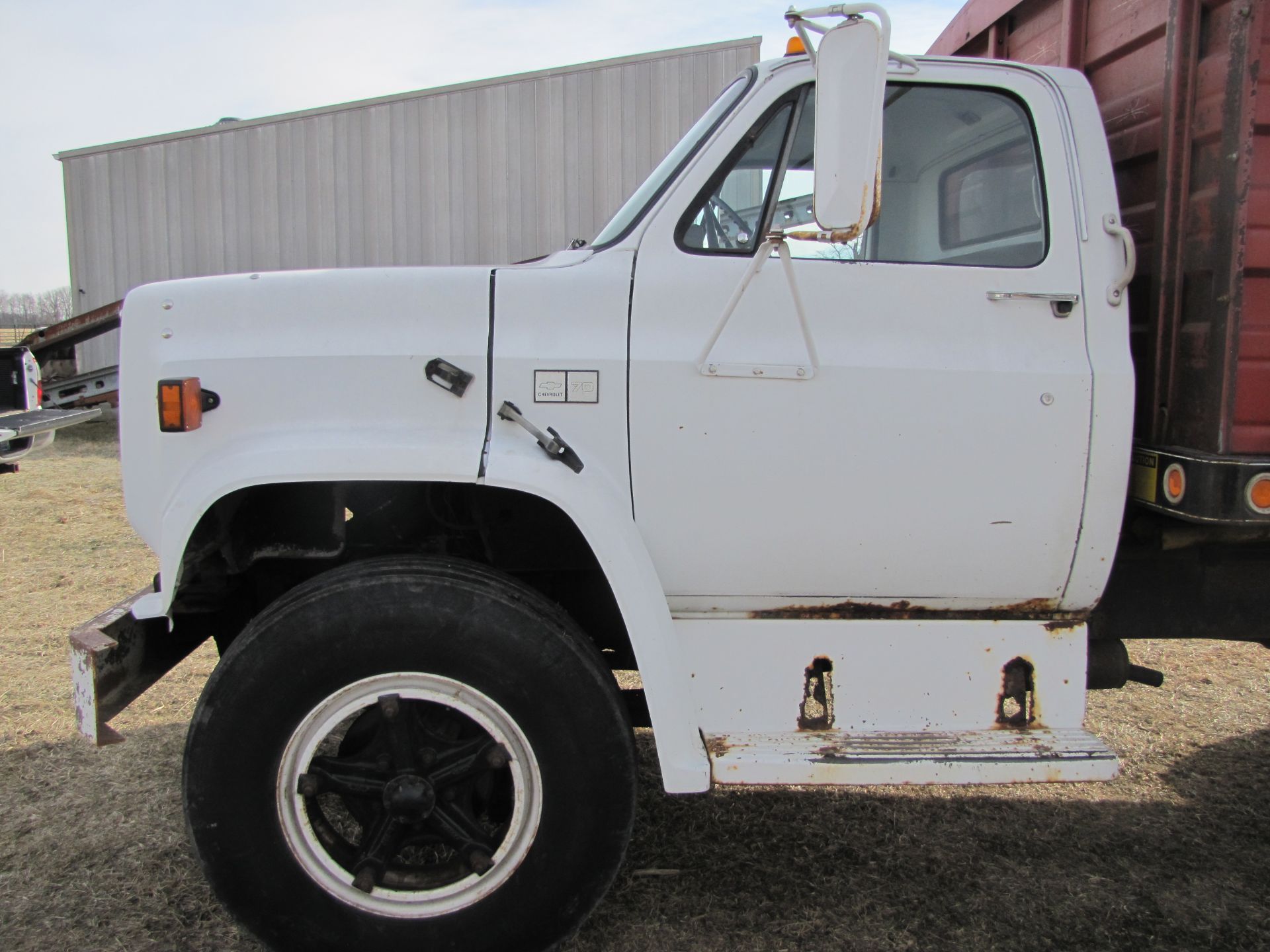 1983 Chevrolet C70 grain truck, 366 gas, 5+2 speed, single axle, 11R22.5 tires, shows 51,791 miles - Image 14 of 54