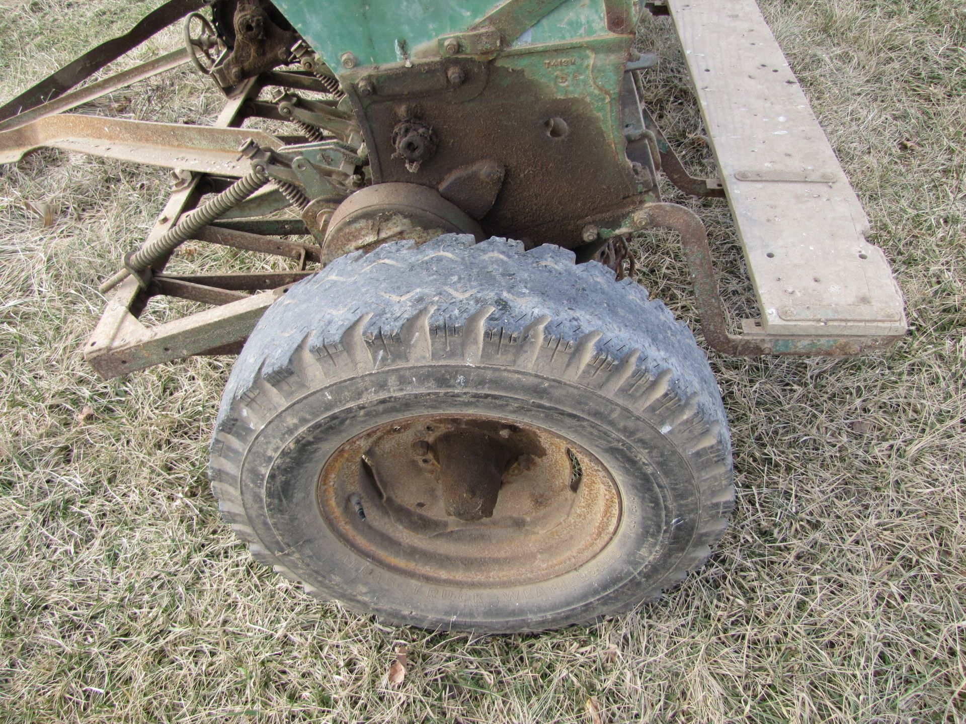 9’ John Deere Van Brunt end wheel drill, 7’’ spacing, grass seed box, SN5610 - Image 20 of 32