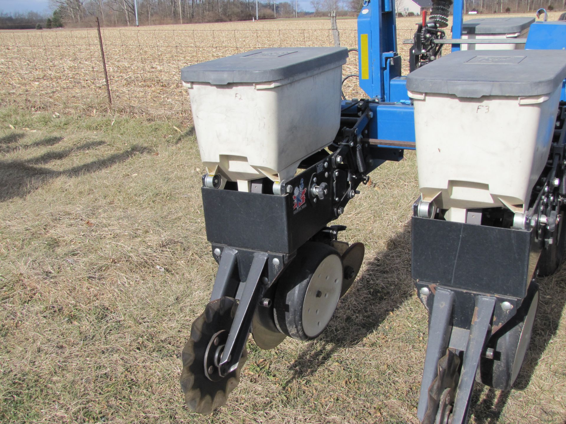 Kinze 3000 6-row planter w/ splitter (plus extra row), double frame, 30’’, hyd markers, SN 643197 - Image 40 of 45