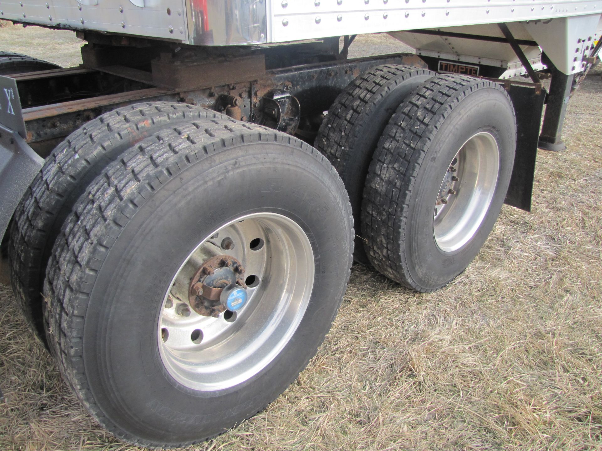 1994 Kenworth T800 semi truck, day cab, 9-spd, Cummings L10-280E, 11R22.5 tires, air ride - Image 15 of 68