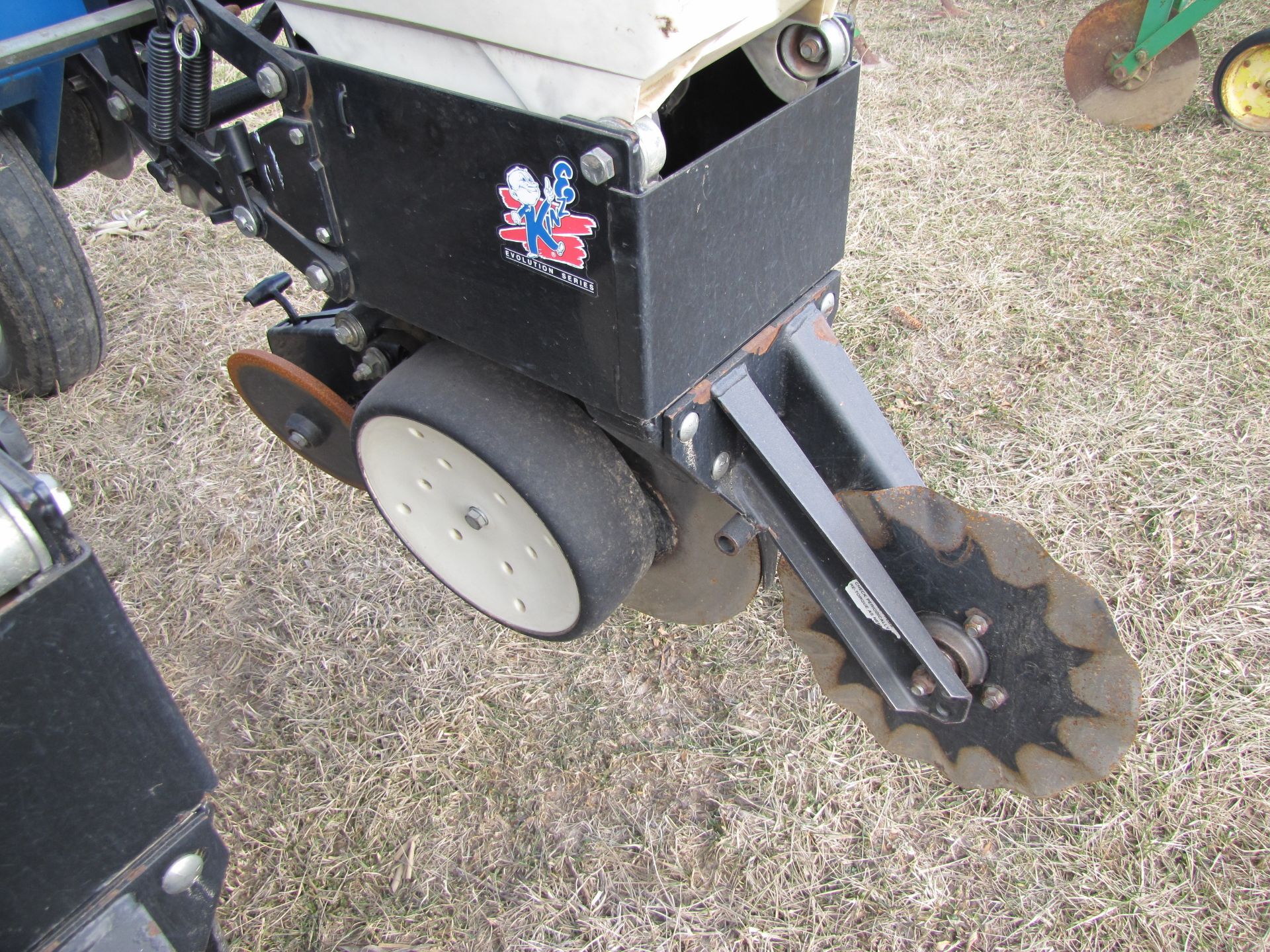 Kinze 3000 6-row planter w/ splitter (plus extra row), double frame, 30’’, hyd markers, SN 643197 - Image 18 of 45