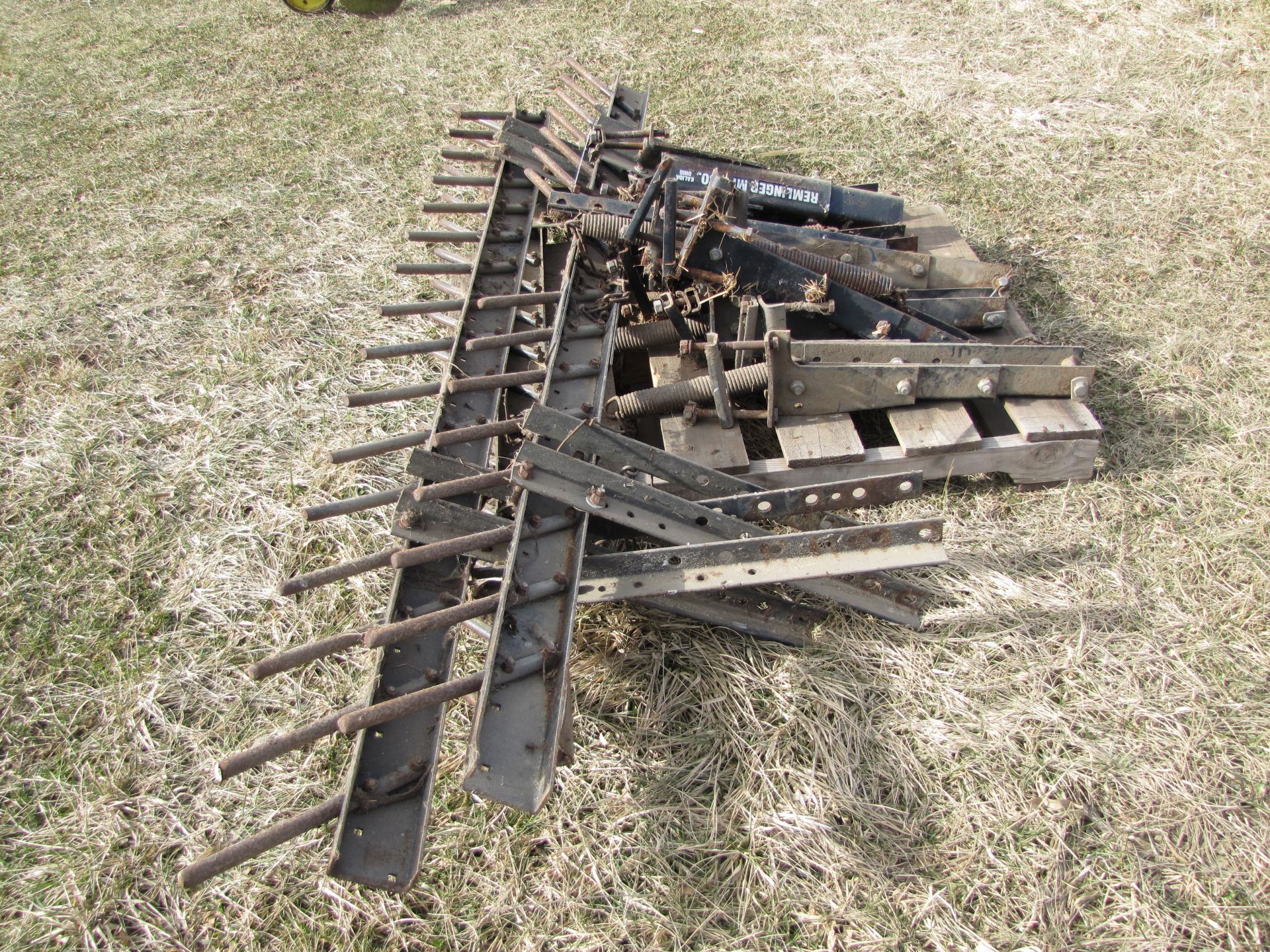 25' Remlinger single bar harrow w/ mounting brackets - Image 4 of 7