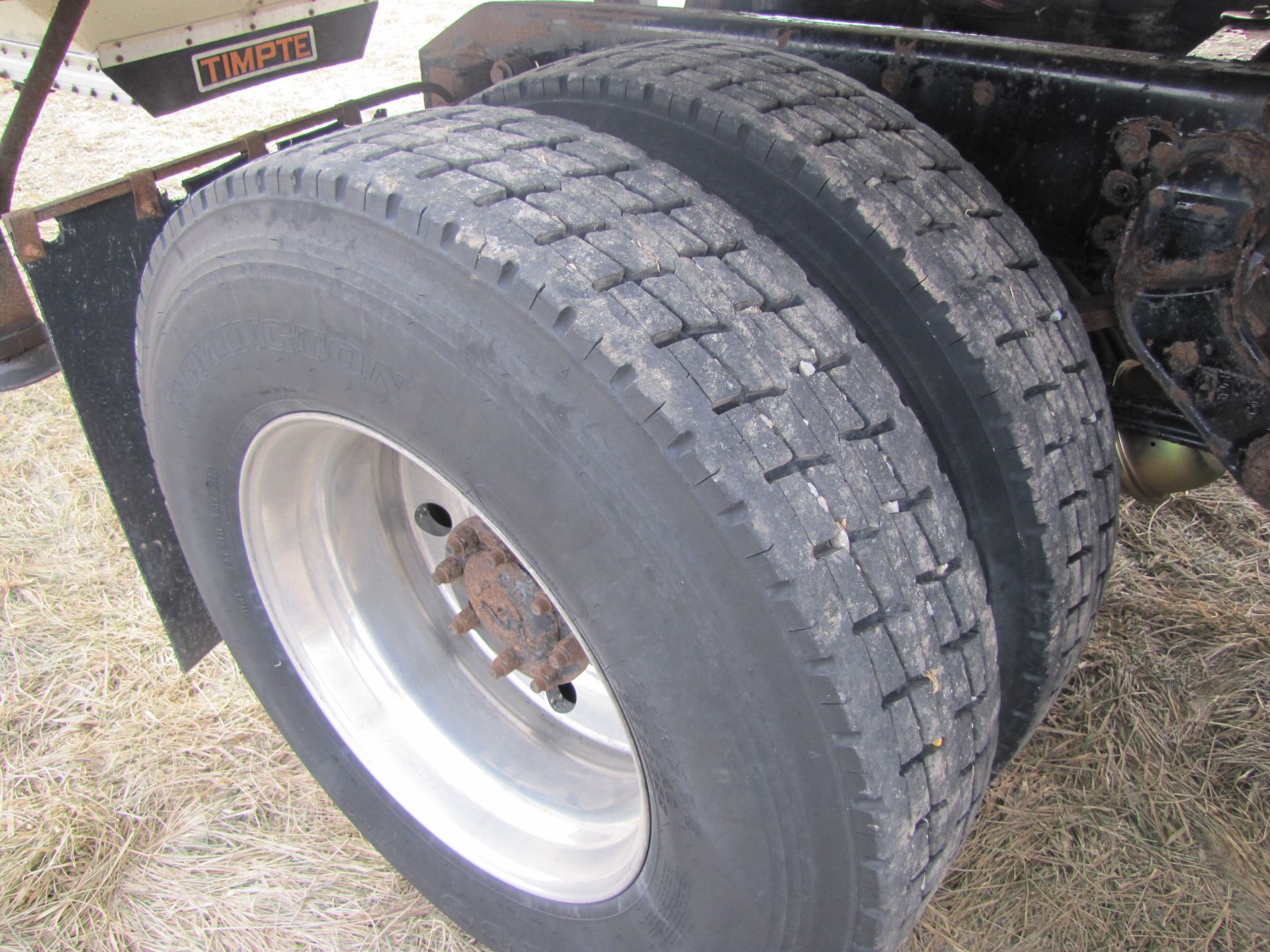 1994 Kenworth T800 semi truck, day cab, 9-spd, Cummings L10-280E, 11R22.5 tires, air ride - Image 32 of 68