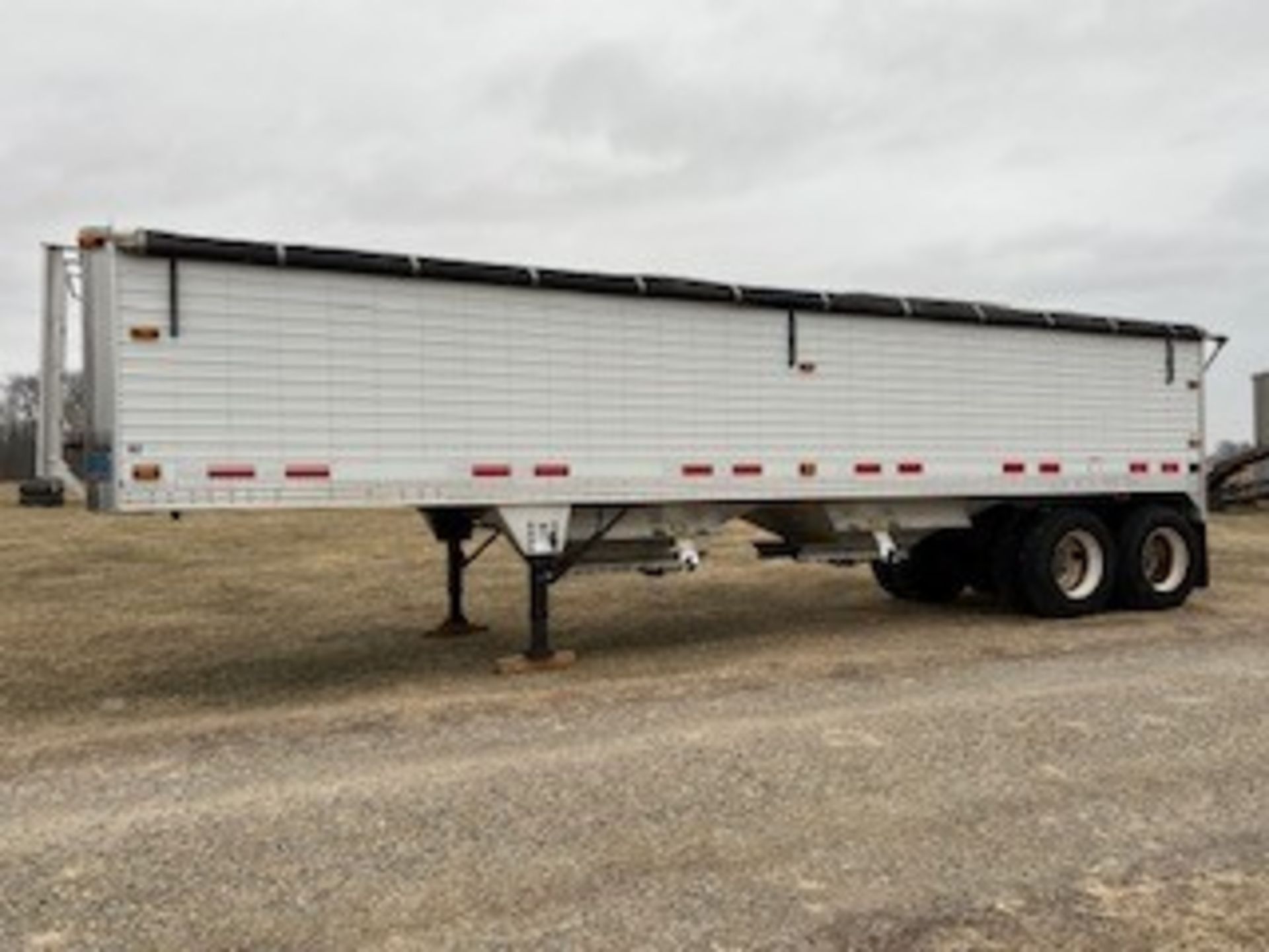 34’ 2006 Timpte hopper bottom, 11R24.5L tires, roll tarp, VIN 1TDH335206B108993 - Image 5 of 34