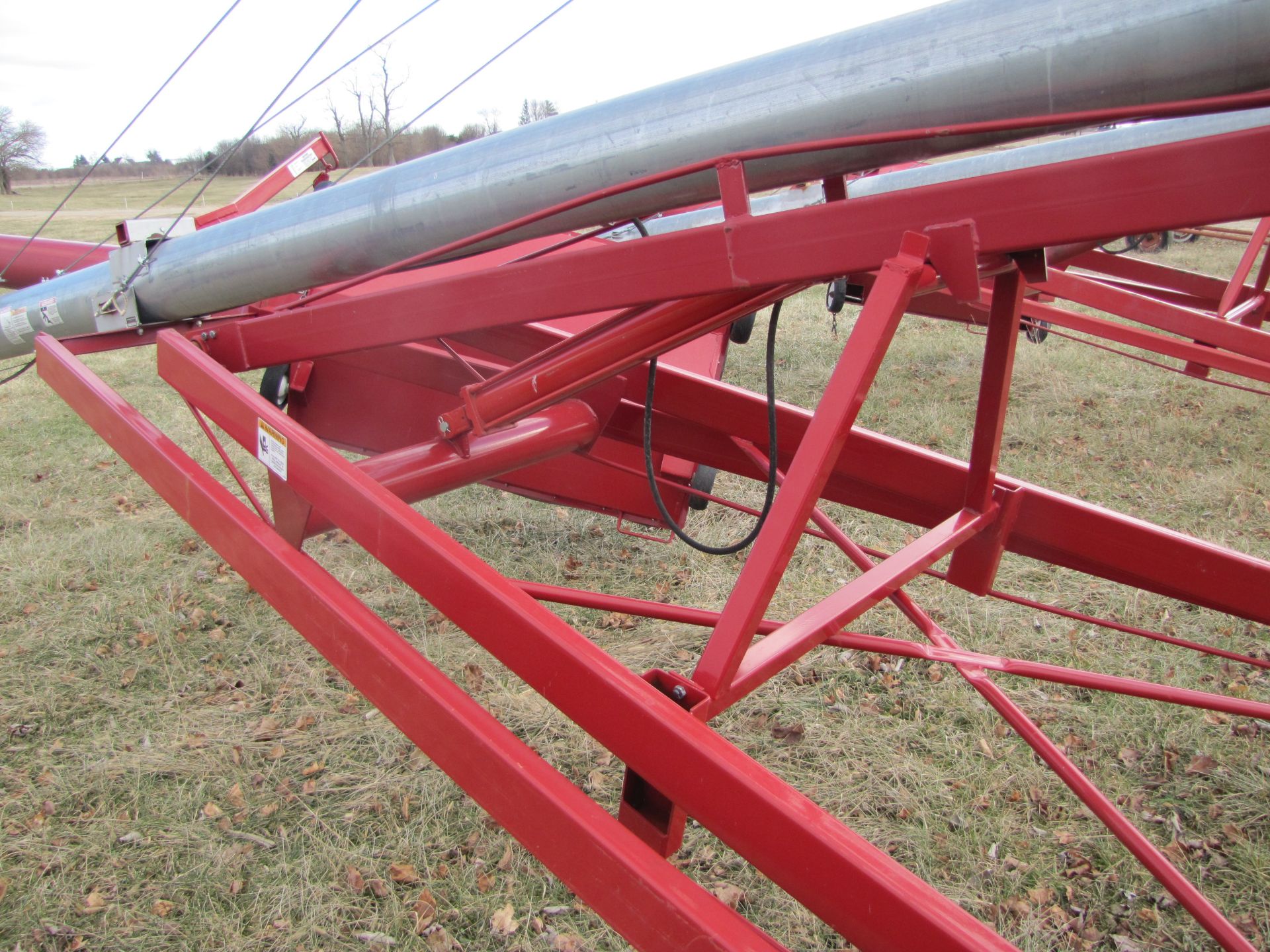 10’’x 61’ Mayrath auger, swing-a-way hopper, 540 PTO, hyd raise and lower, P225/70R15 tires - Image 13 of 17