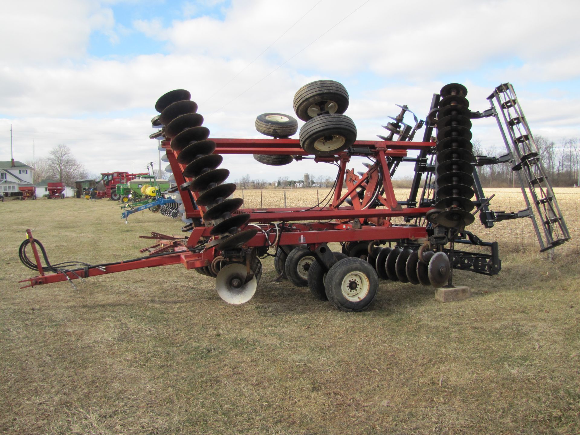 22’ Case IH 496 disc, rock flex, 7 ½’’ spacing, 9.5L-14 tires, Remlinger single rolling basket - Image 3 of 31