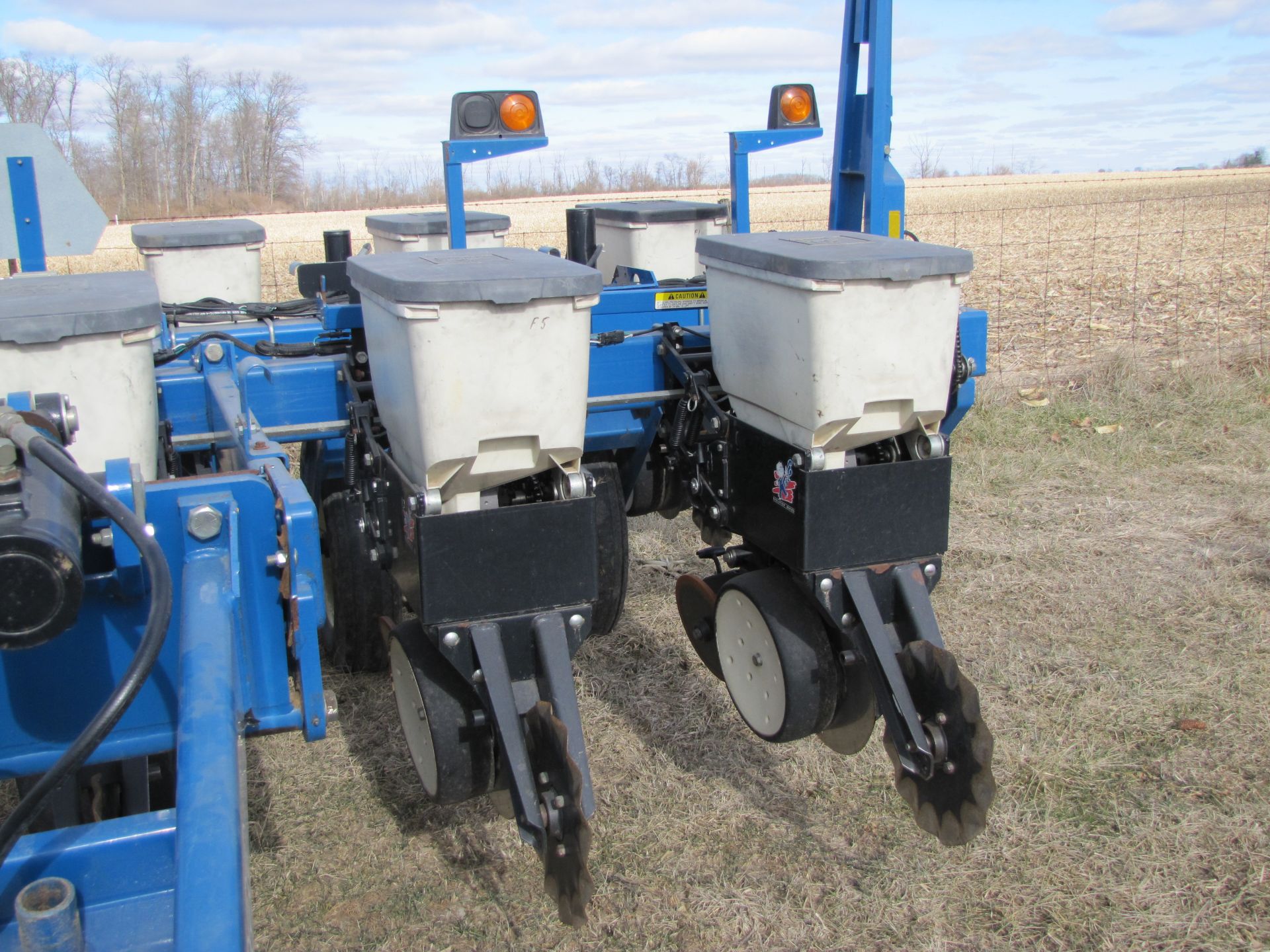 Kinze 3000 6-row planter w/ splitter (plus extra row), double frame, 30’’, hyd markers, SN 643197 - Image 39 of 45