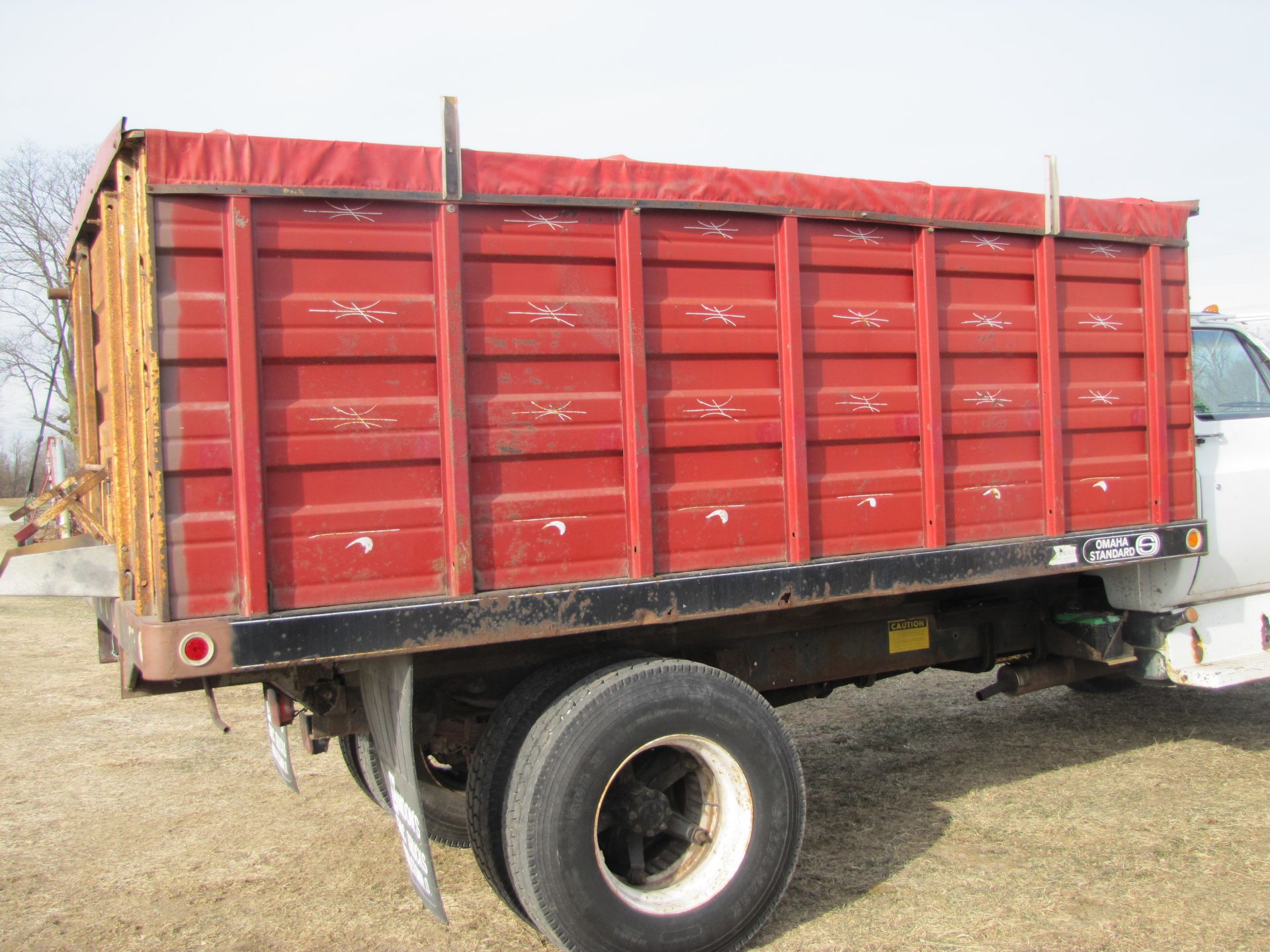 1983 Chevrolet C70 grain truck, 366 gas, 5+2 speed, single axle, 11R22.5 tires, shows 51,791 miles - Image 43 of 54