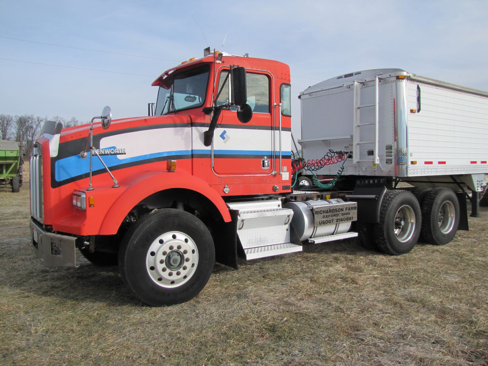 1994 Kenworth T800 semi truck, day cab, 9-spd, Cummings L10-280E, 11R22.5 tires, air ride - Image 4 of 68