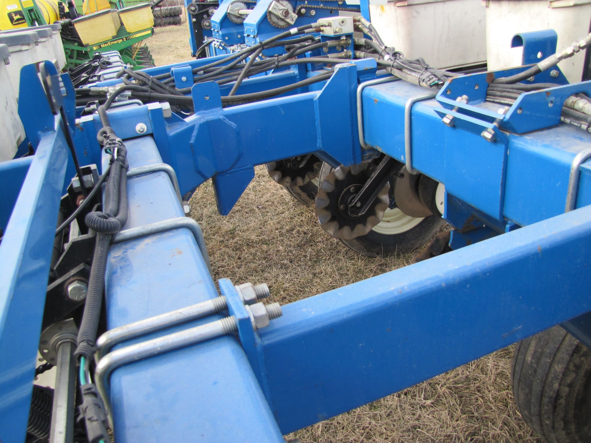 Kinze 3000 6-row planter w/ splitter (plus extra row), double frame, 30’’, hyd markers, SN 643197 - Image 22 of 45