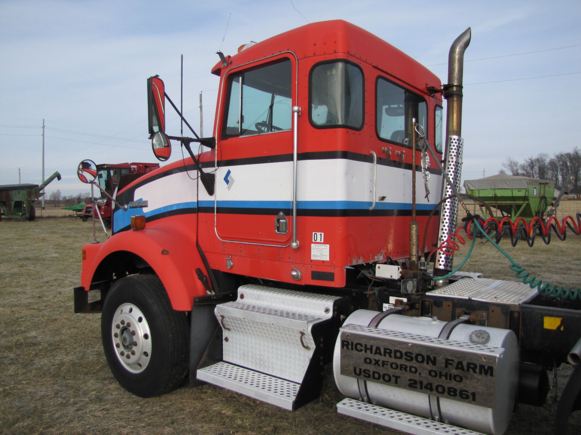 1994 Kenworth T800 semi truck, day cab, 9-spd, Cummings L10-280E, 11R22.5 tires, air ride - Image 3 of 68