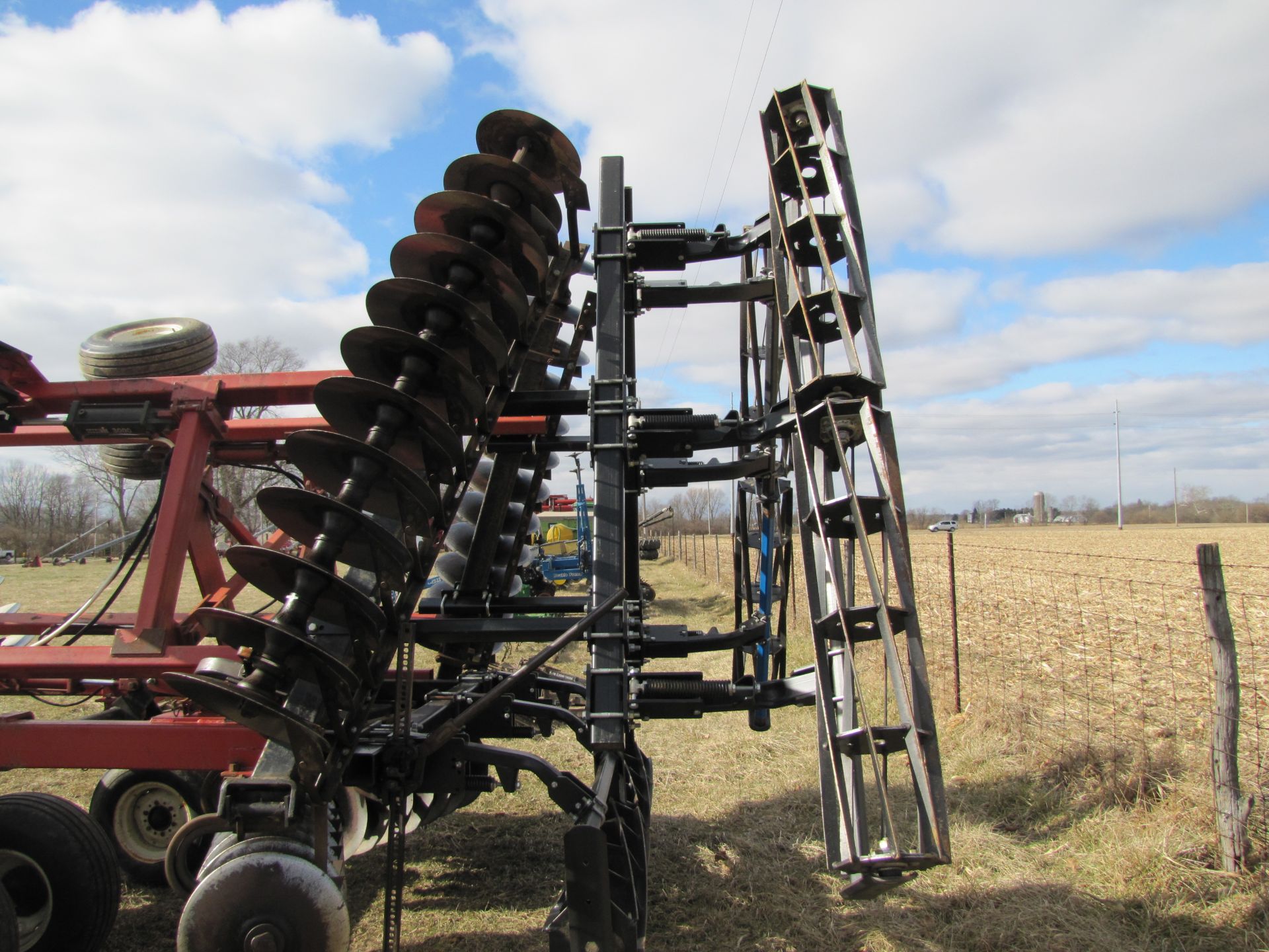 22’ Case IH 496 disc, rock flex, 7 ½’’ spacing, 9.5L-14 tires, Remlinger single rolling basket - Image 19 of 31