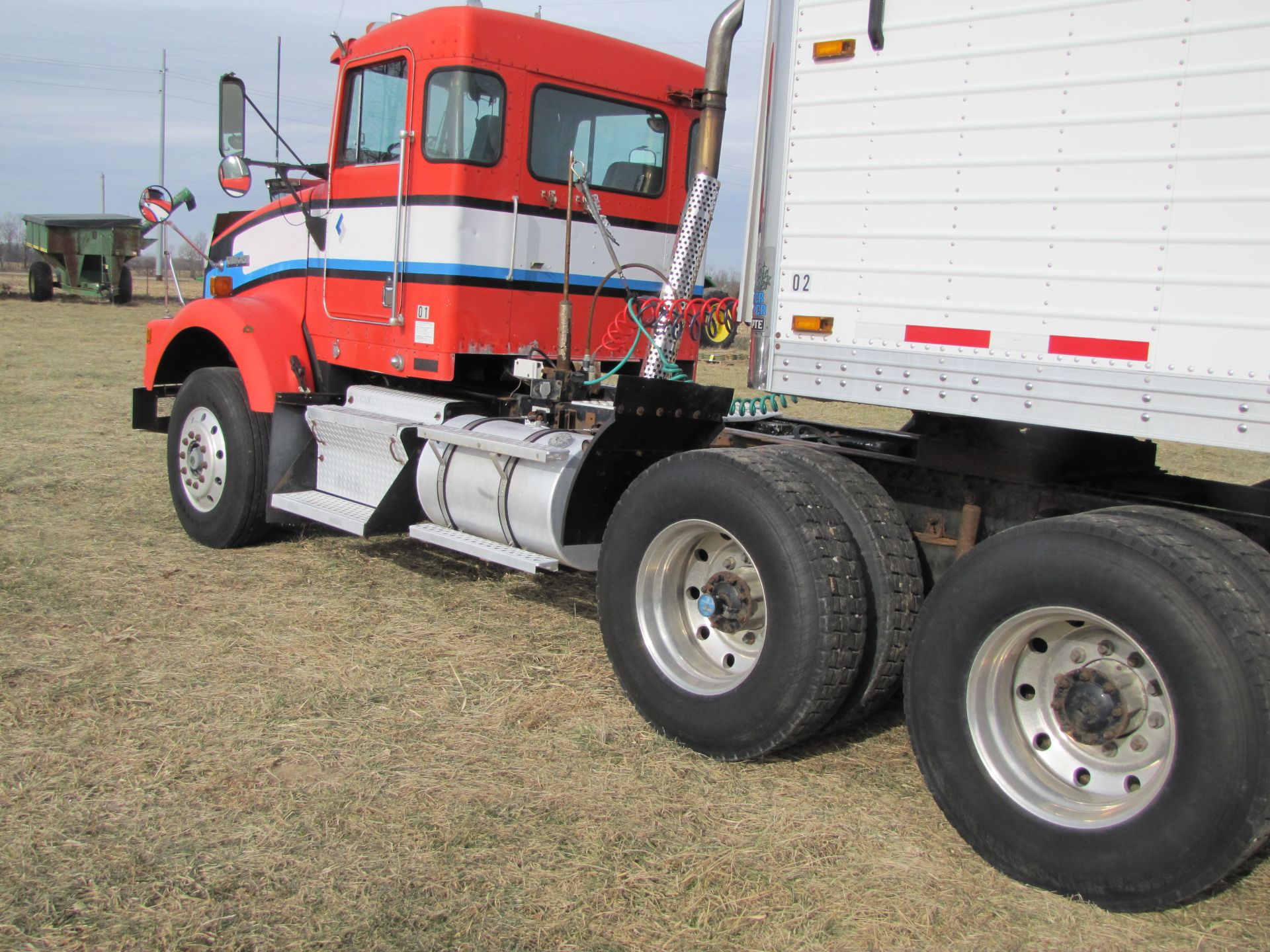 1994 Kenworth T800 semi truck, day cab, 9-spd, Cummings L10-280E, 11R22.5 tires, air ride - Image 53 of 68