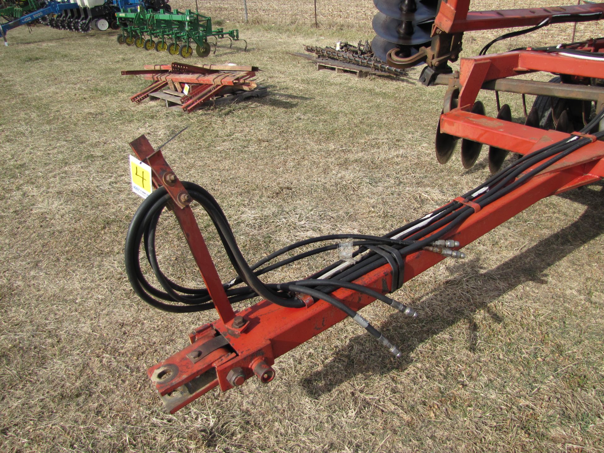 22’ Case IH 496 disc, rock flex, 7 ½’’ spacing, 9.5L-14 tires, Remlinger single rolling basket - Image 10 of 31