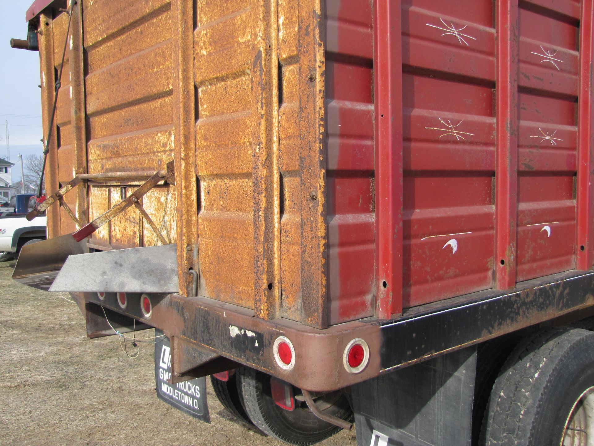 1983 Chevrolet C70 grain truck, 366 gas, 5+2 speed, single axle, 11R22.5 tires, shows 51,791 miles - Image 44 of 54