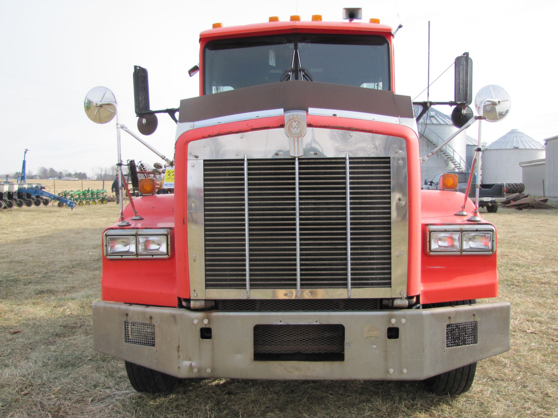 1994 Kenworth T800 semi truck, day cab, 9-spd, Cummings L10-280E, 11R22.5 tires, air ride - Image 11 of 68