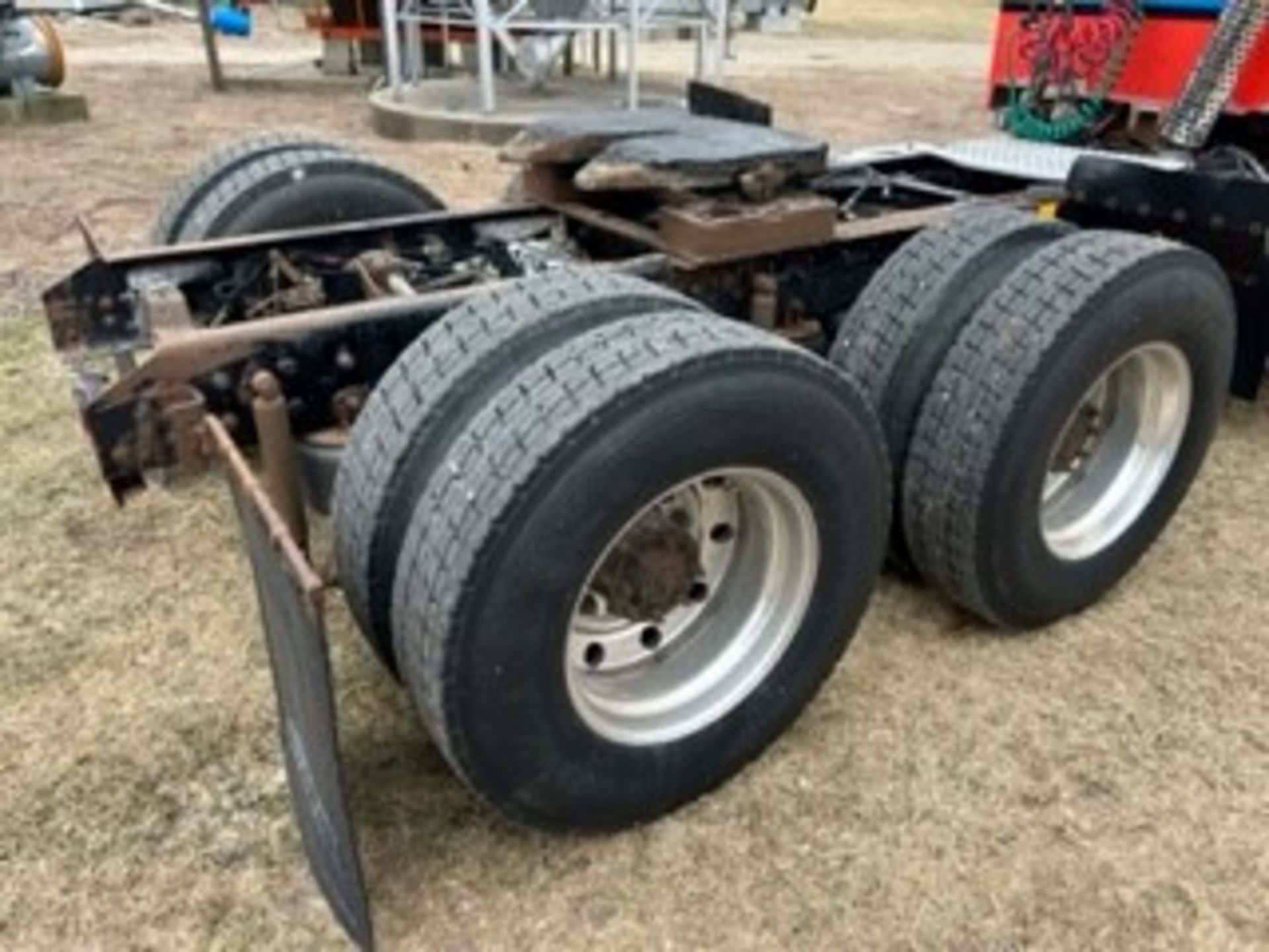 1994 Kenworth T800 semi truck, day cab, 9-spd, Cummings L10-280E, 11R22.5 tires, air ride - Image 6 of 68