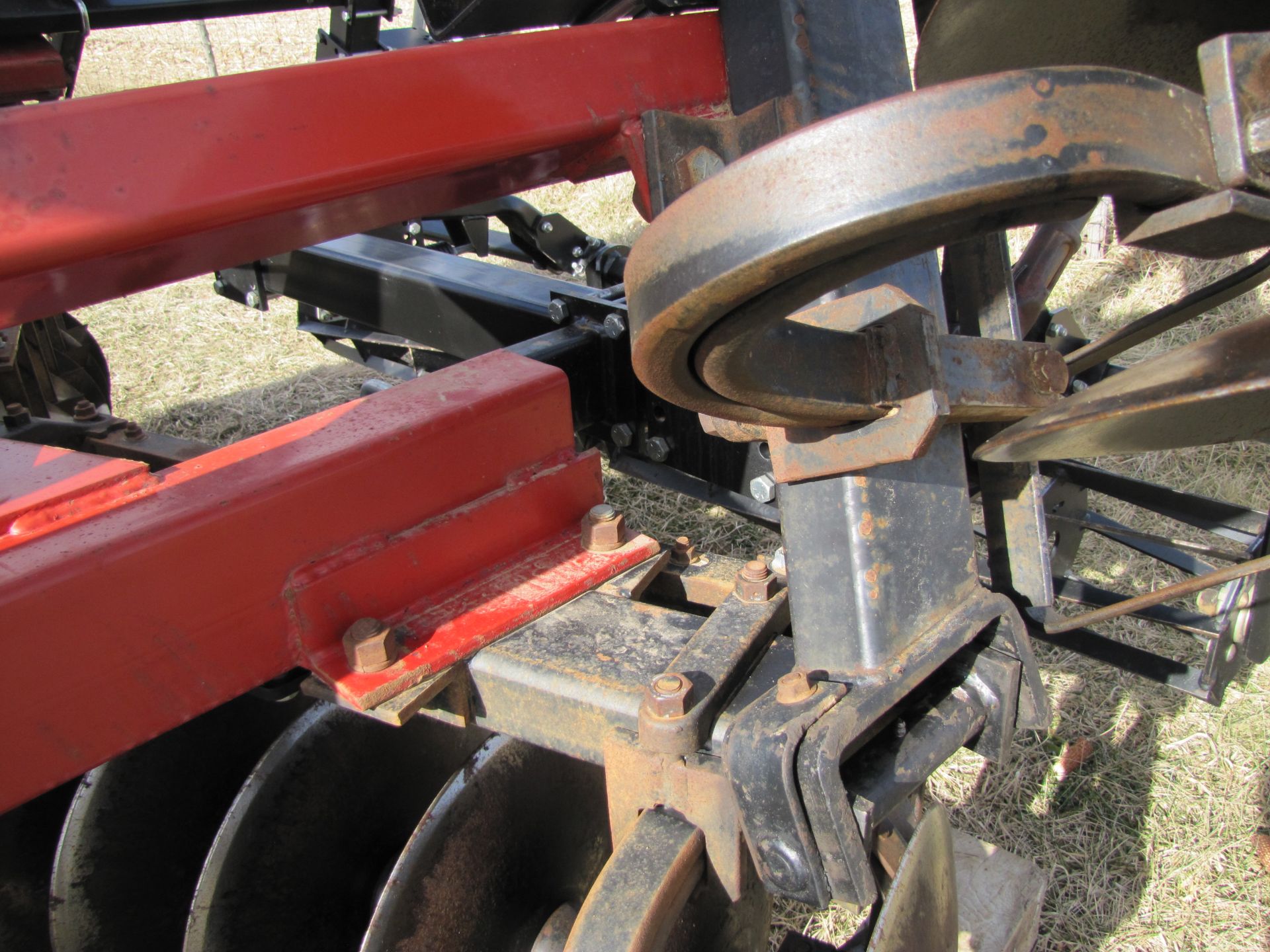 22’ Case IH 496 disc, rock flex, 7 ½’’ spacing, 9.5L-14 tires, Remlinger single rolling basket - Image 16 of 31