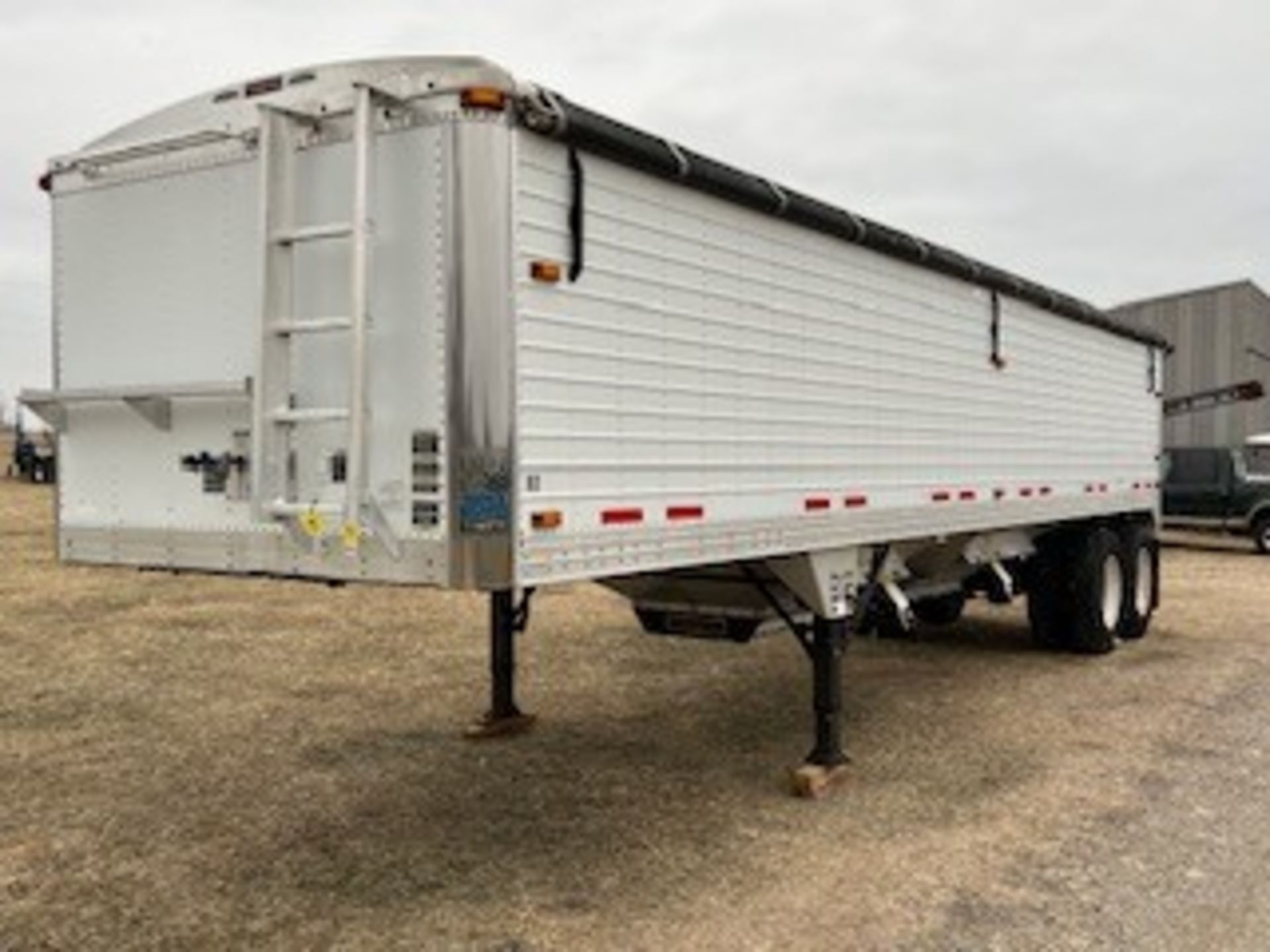 34’ 2006 Timpte hopper bottom, 11R24.5L tires, roll tarp, VIN 1TDH335206B108993 - Image 2 of 34